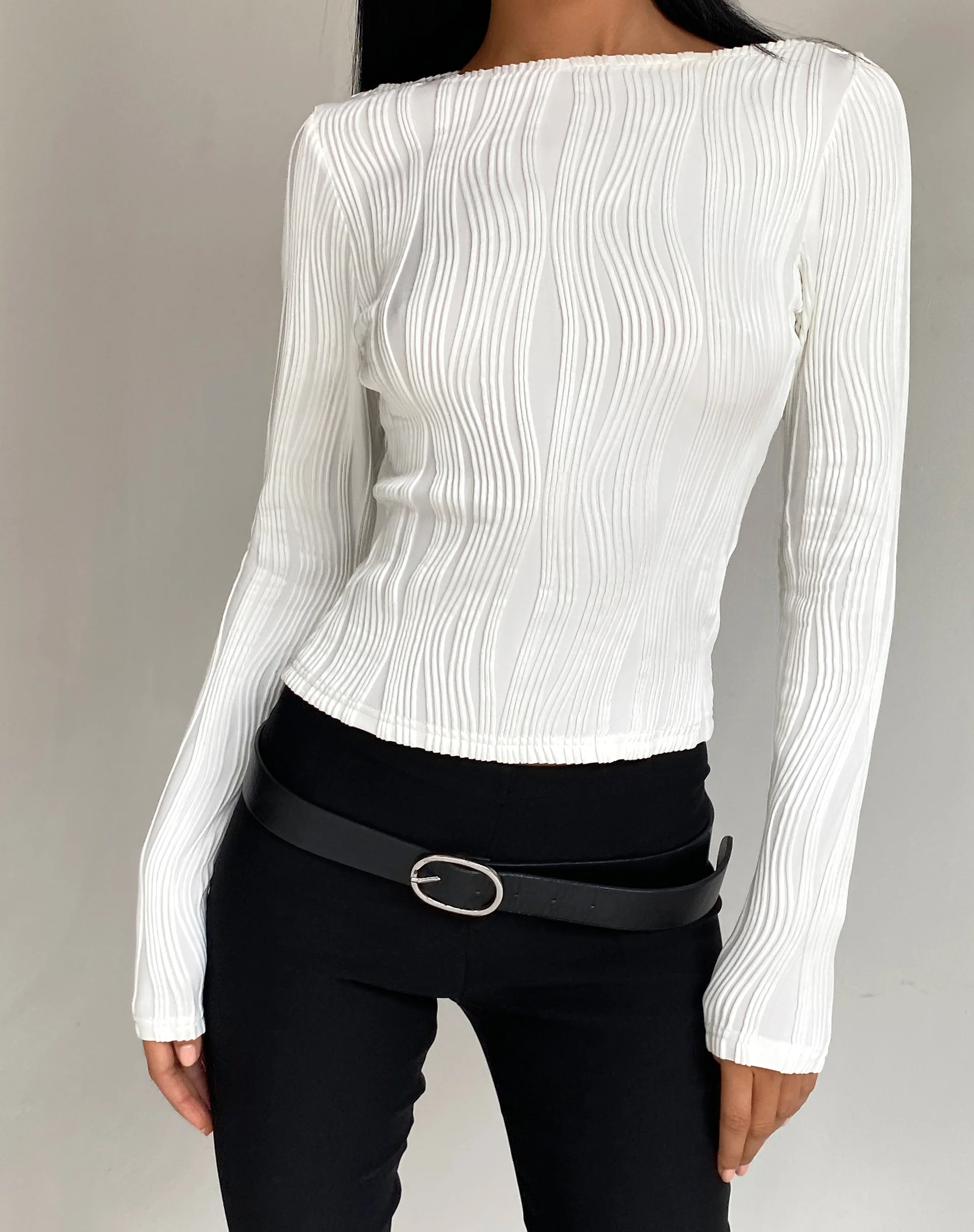 Amabon Long Sleeve Crop Top in Crinkle White - Image 2