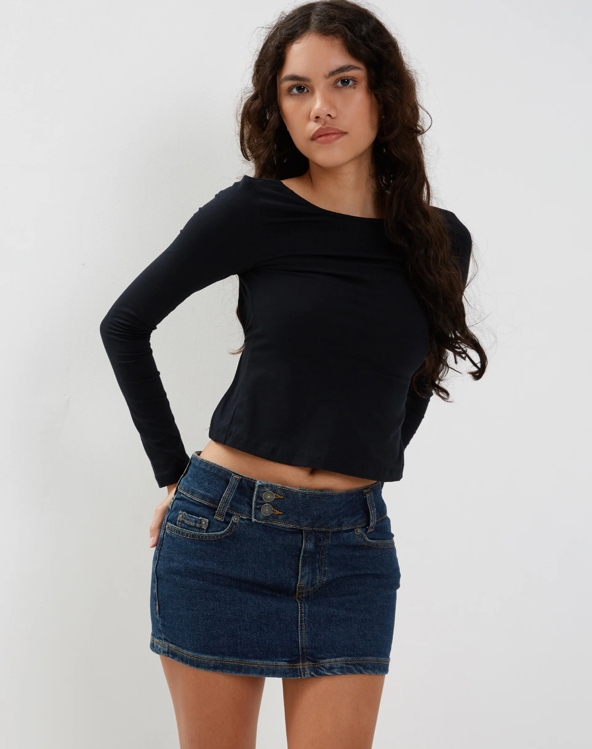 Ansita Long Sleeve Top in Black - Image 4