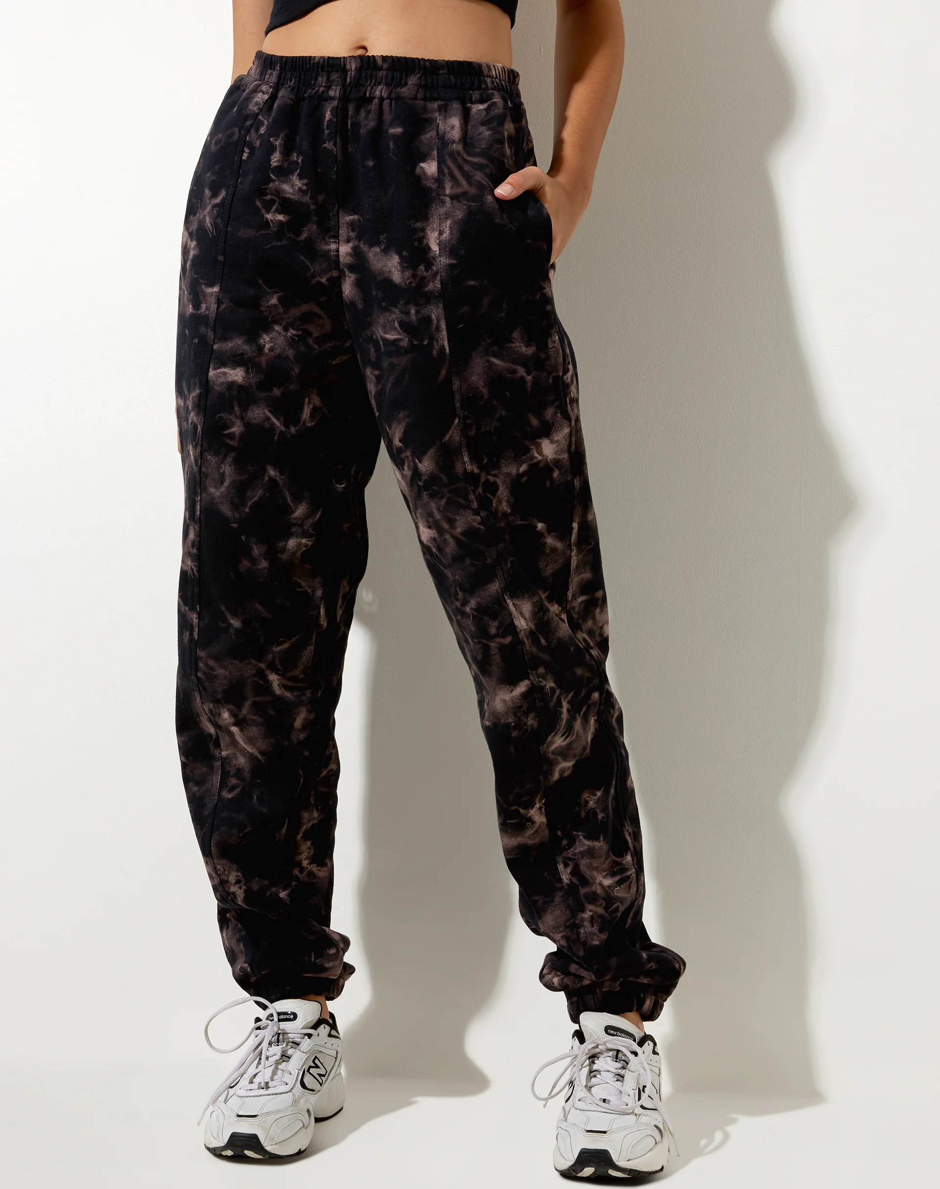 Bamal Jogger in Oil Smoke - Image 2