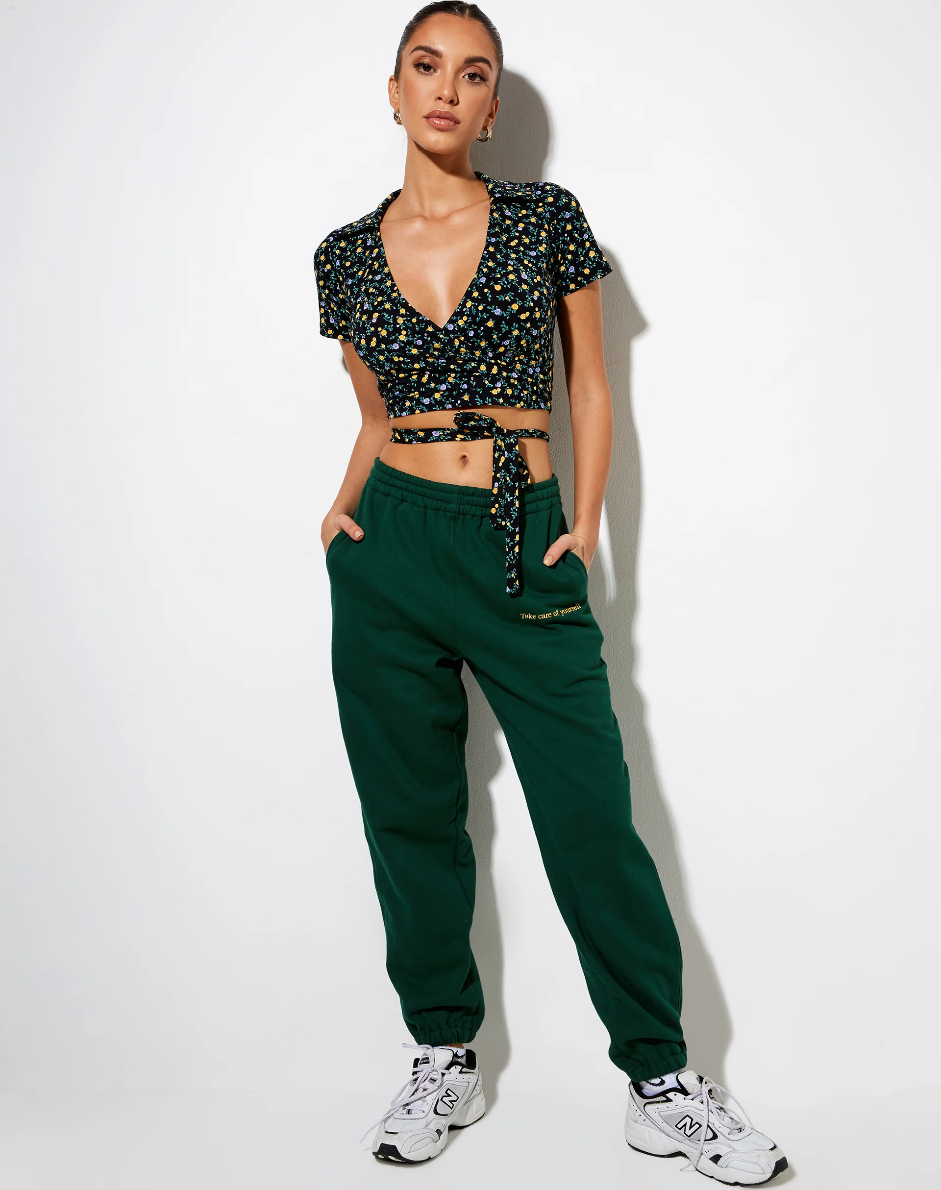 Bilar Crop Top in Flowing Flower Black - Image 3