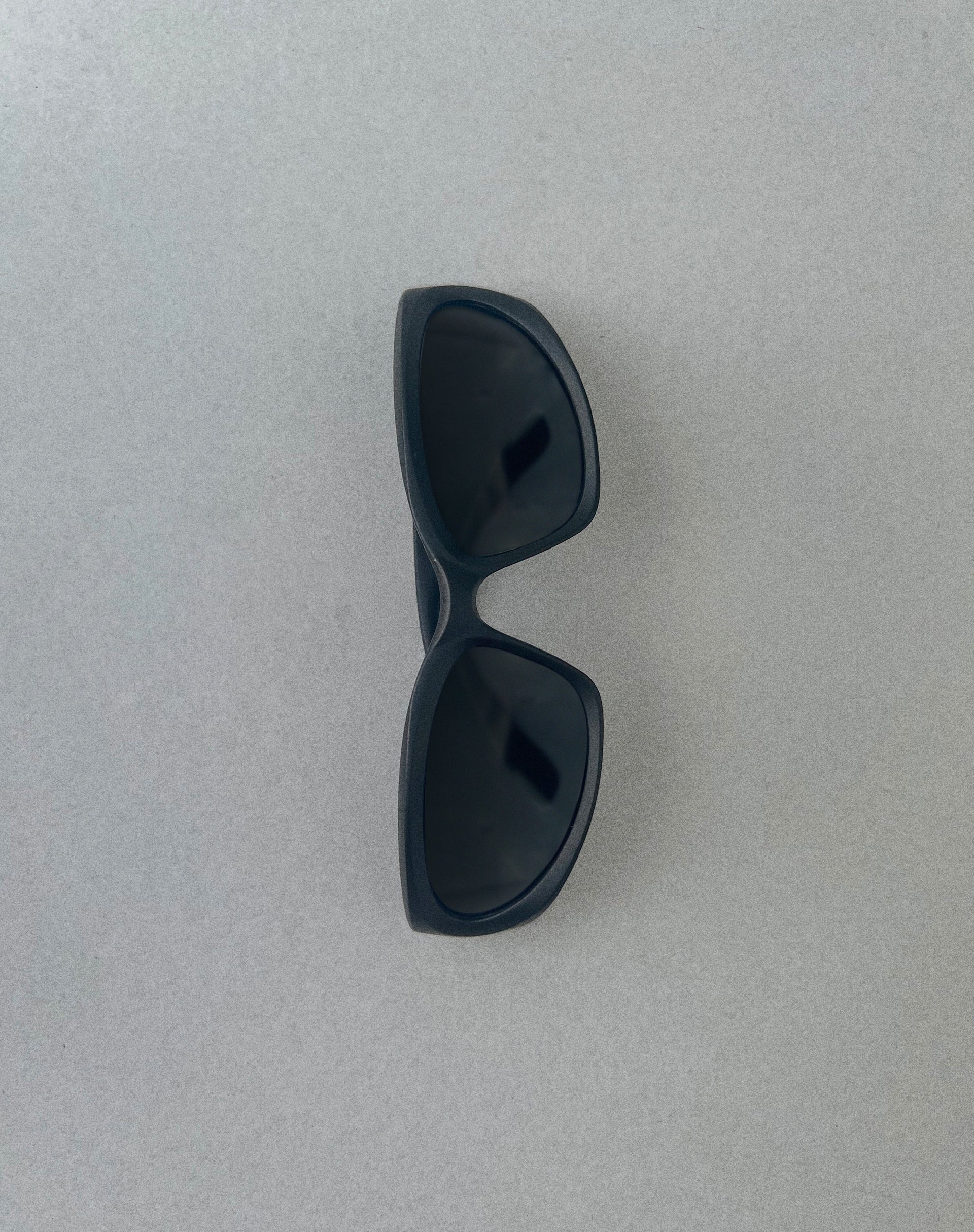 Blake Wrap Sunglasses in Black - Image 2