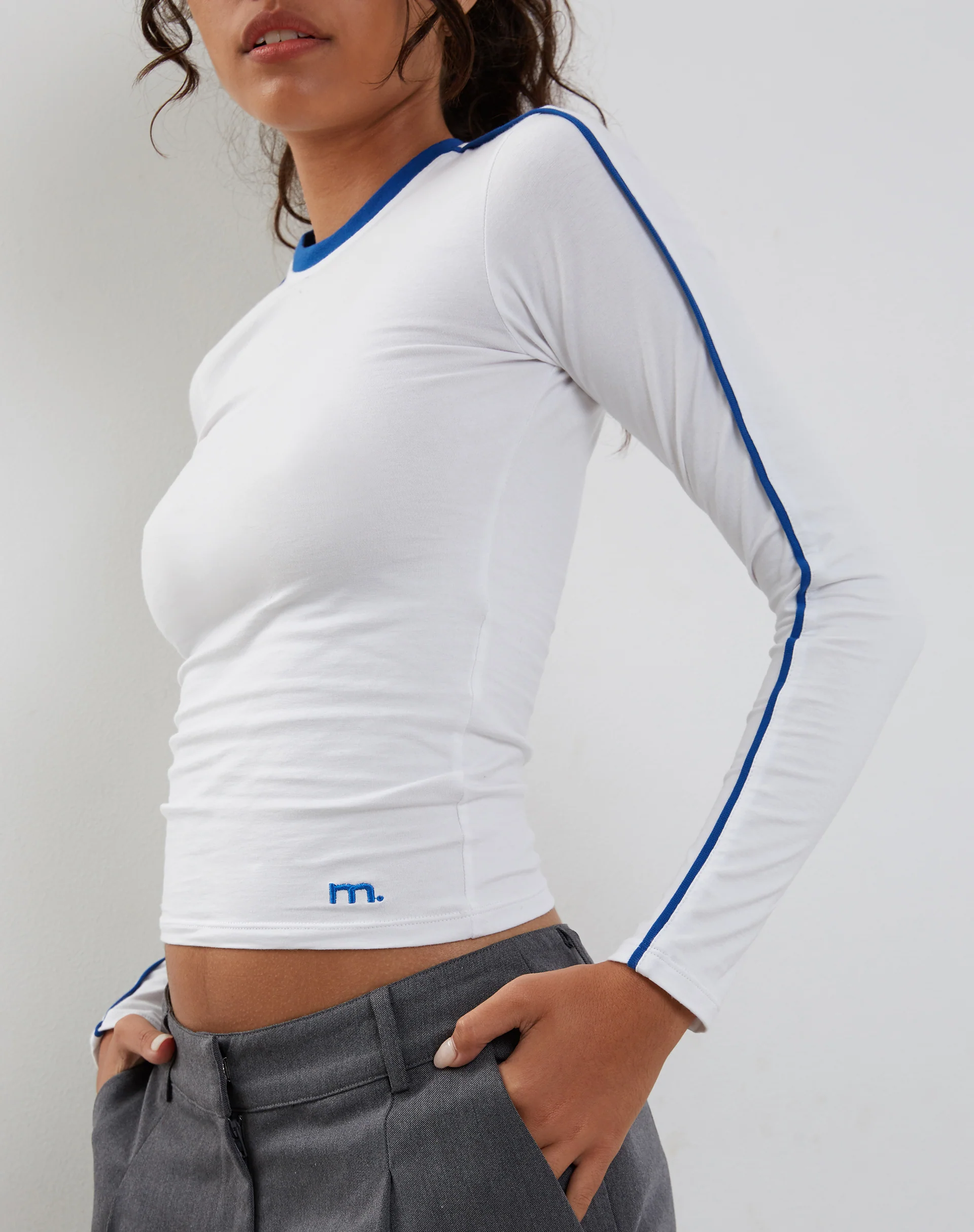 Bonija Long Sleeve Top in White with Cobalt Binding - Image 2