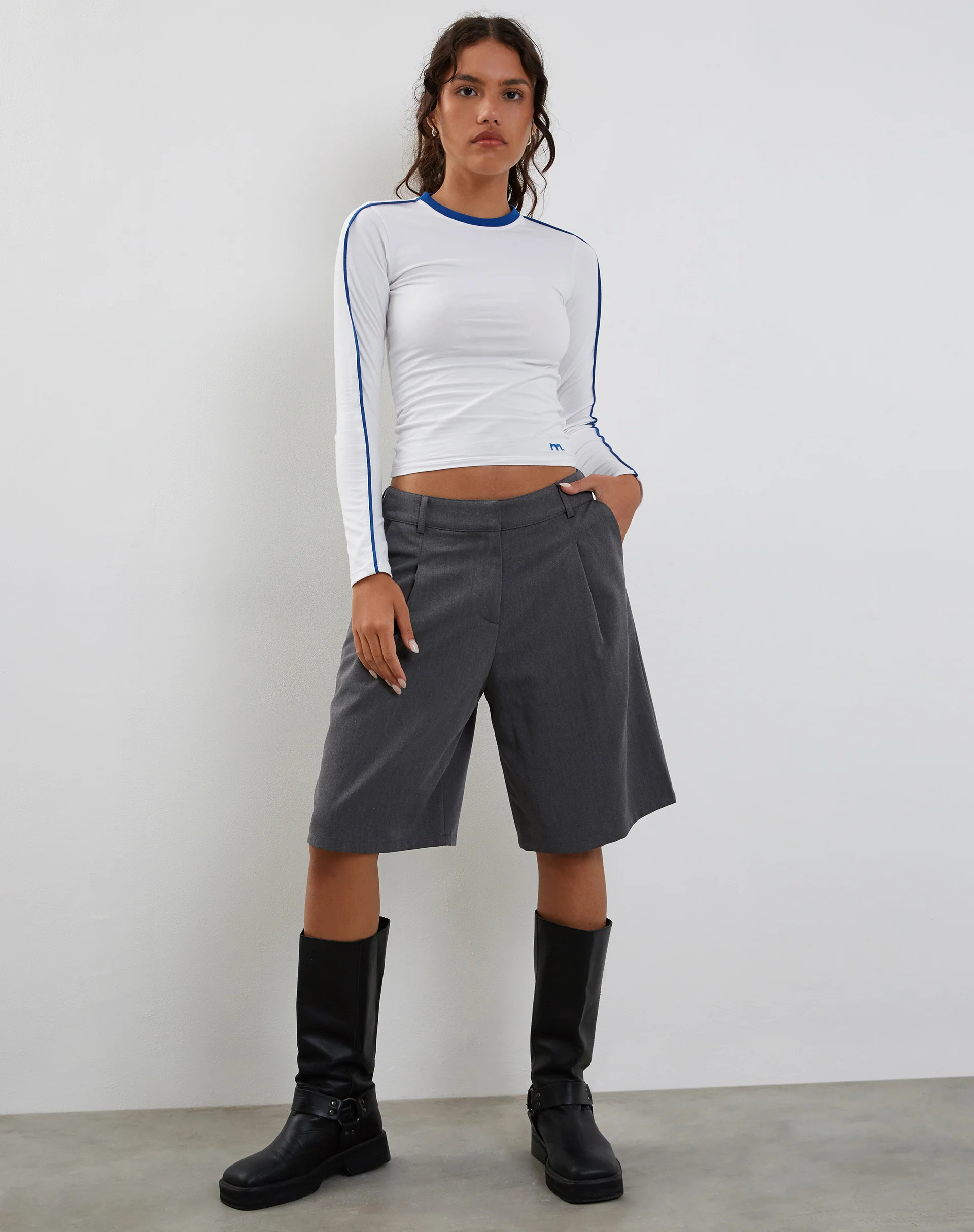 Bonija Long Sleeve Top in White with Cobalt Binding - Image 3