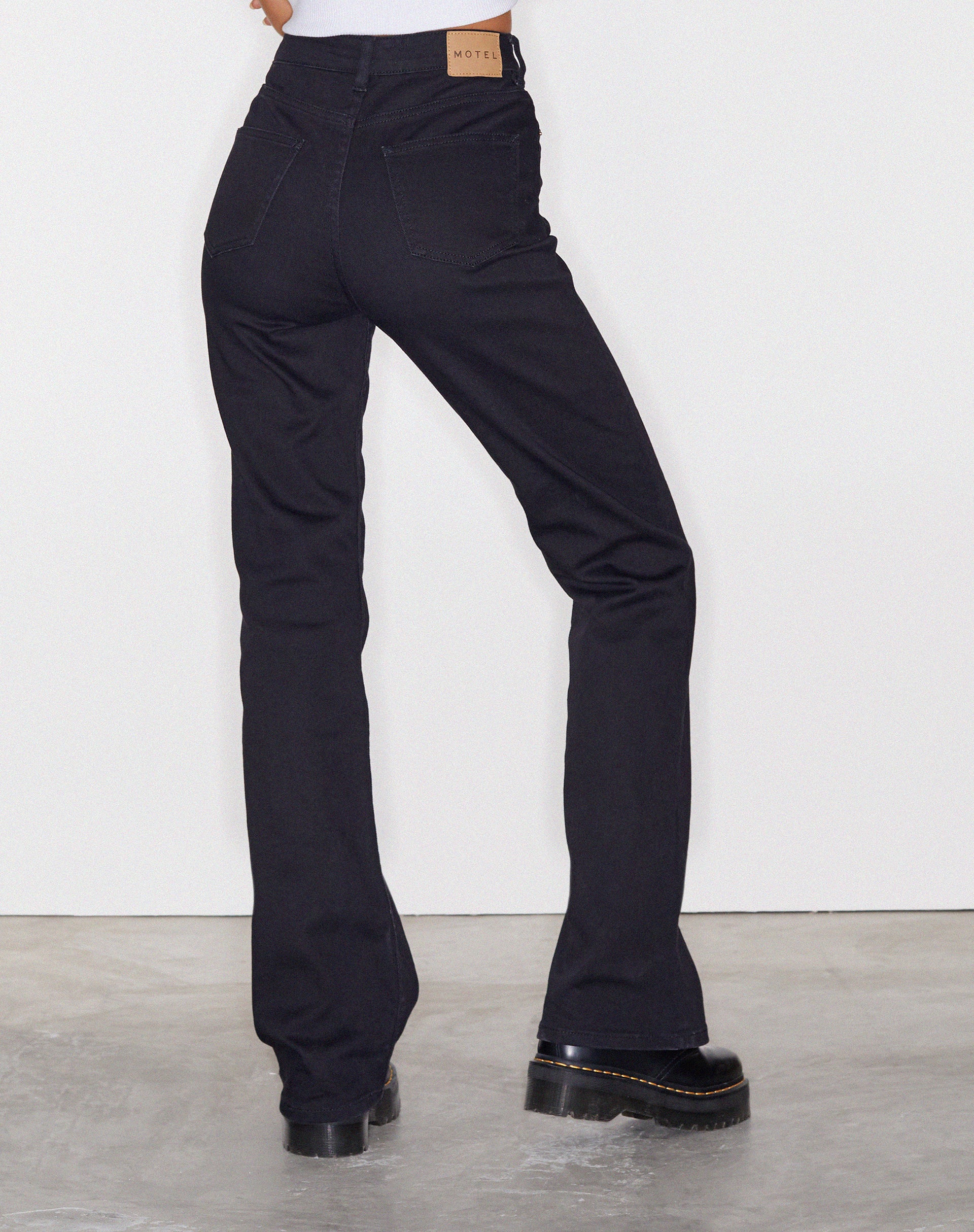 Bootleg Jeans in Black - Image 4