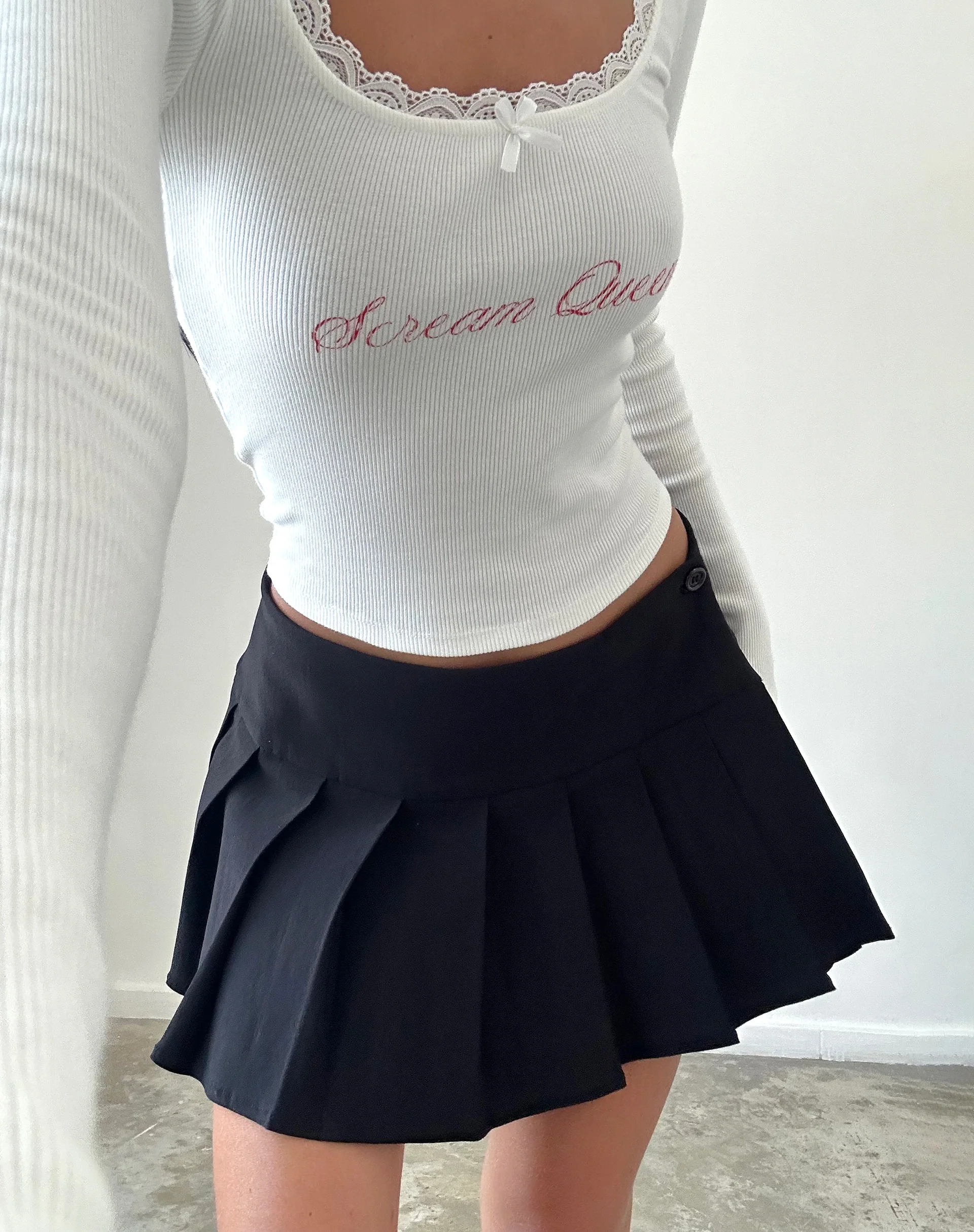 Bovita Long Sleeve Top in Off White with Scream Queen Graphic - Image 3