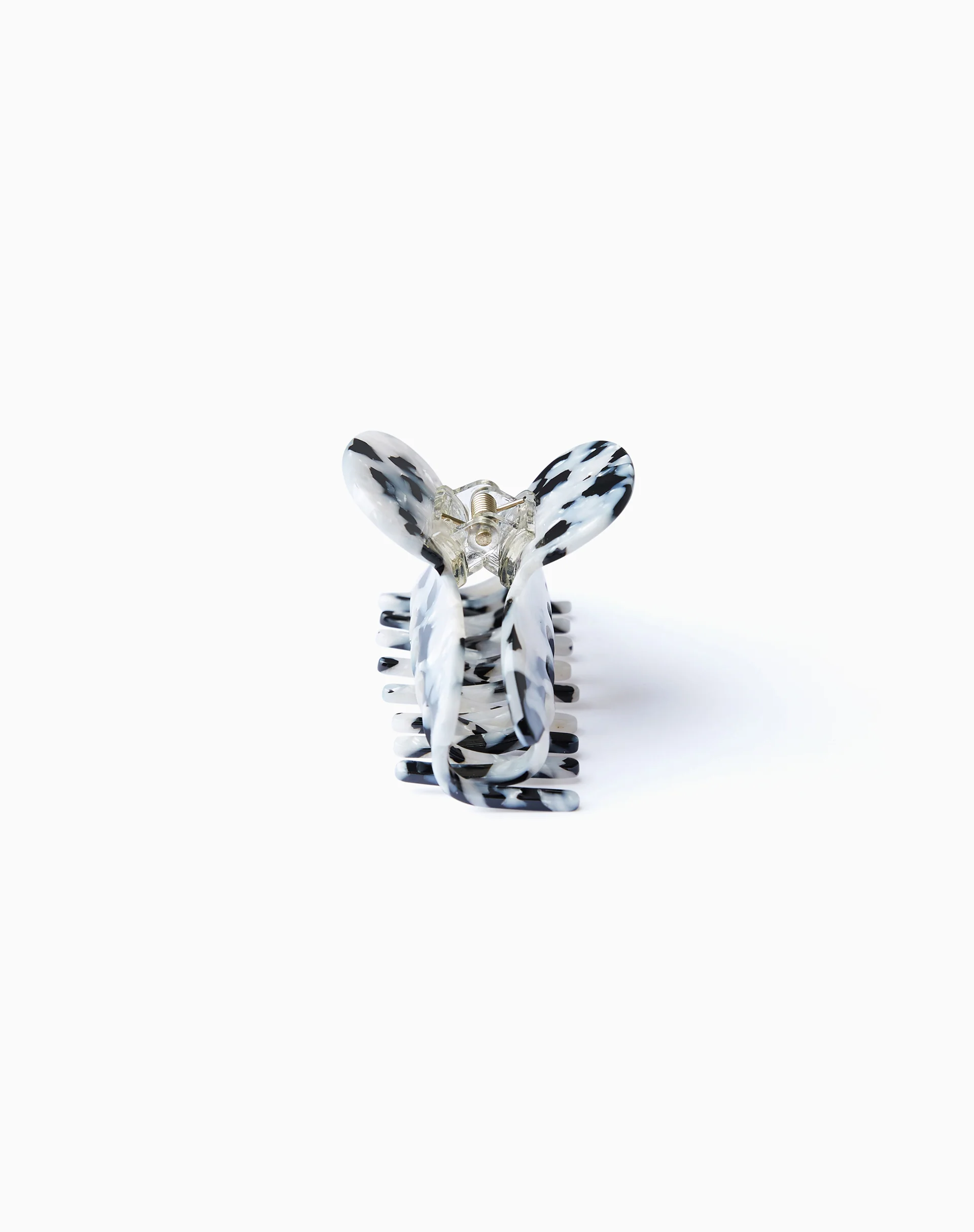 Chiye Hair Claw in Black and White - Image 3