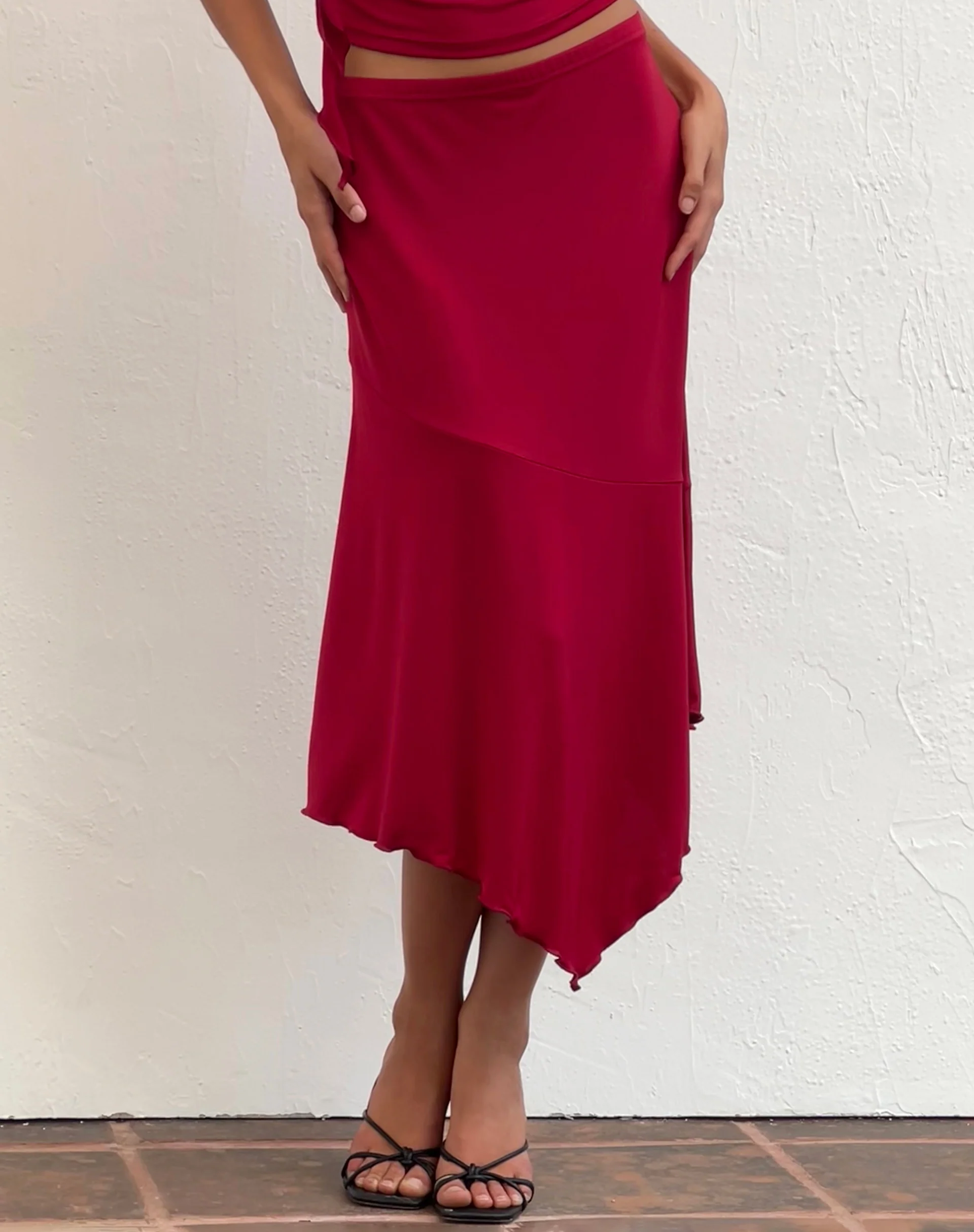 Cinta Low Rise Midi Skirt in Red - Image 2