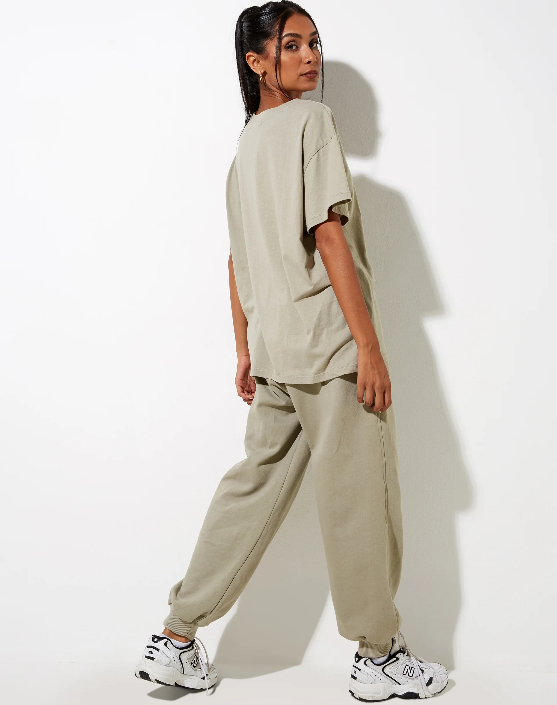 Cloete Tee in London Fog Motel 1997 Embro - Image 2