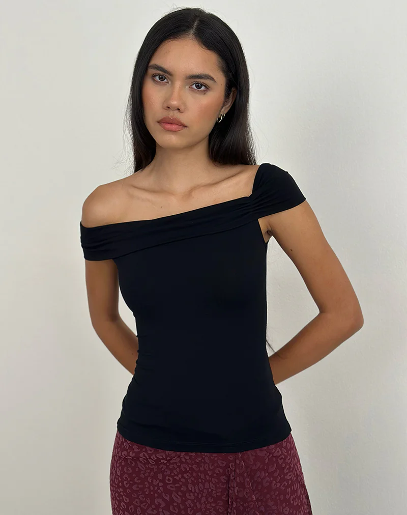 Cuthbe Off The Shoulder Twist Top in Black - Image 2