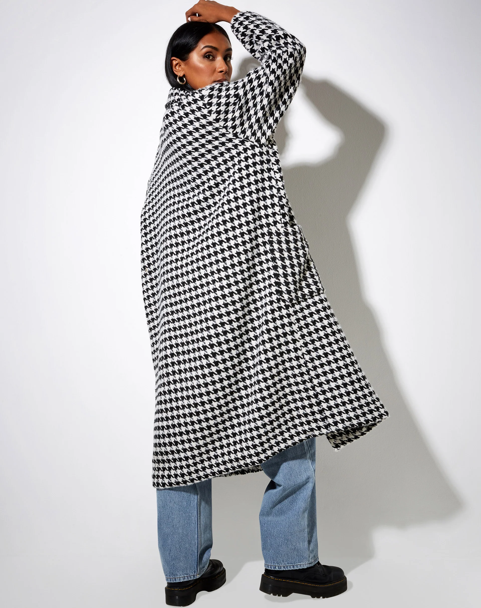 Duster Coat in Houndstooth Black and White - Image 3