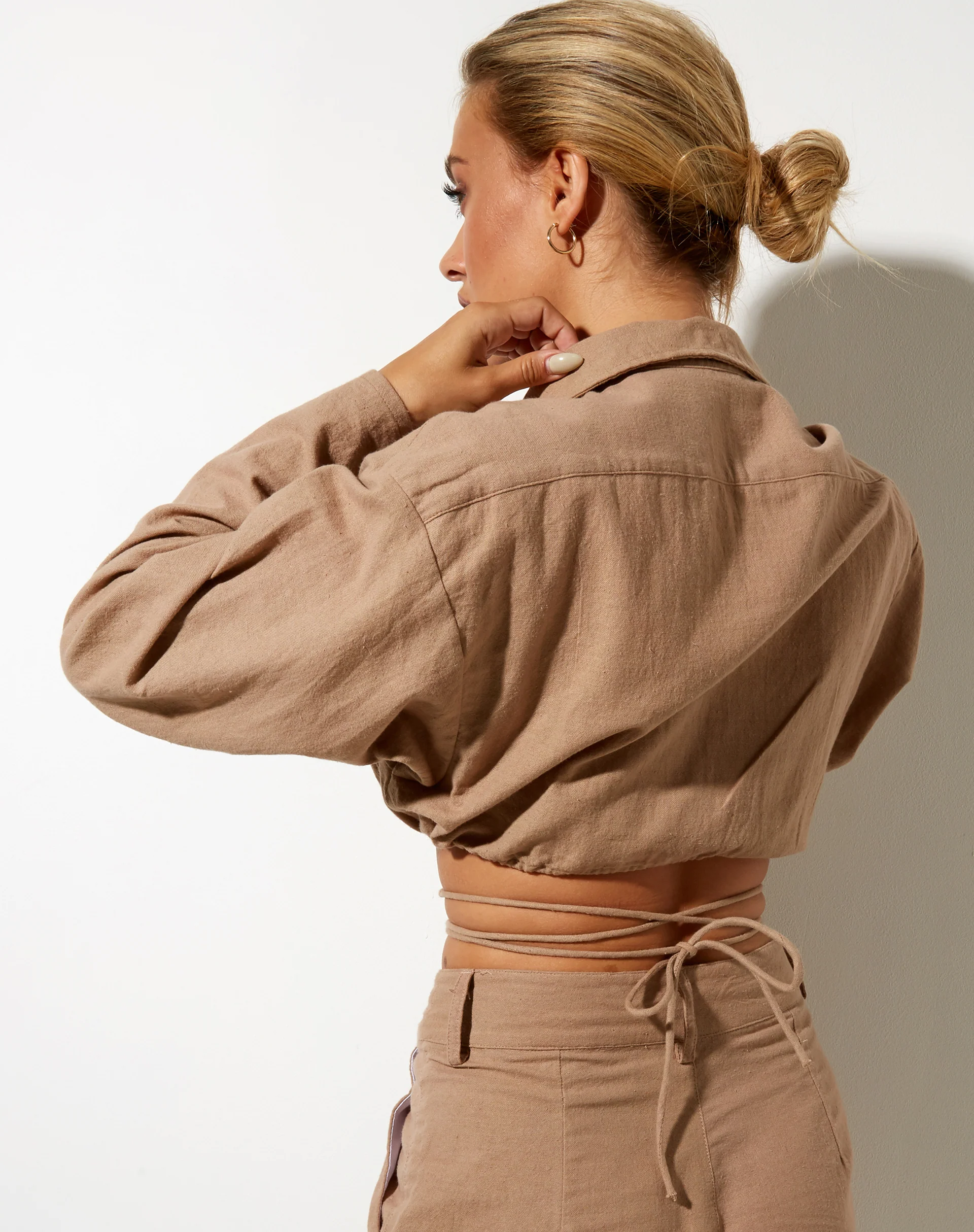 Elisa Cropped Shirt in Rami Biscuit - Image 2