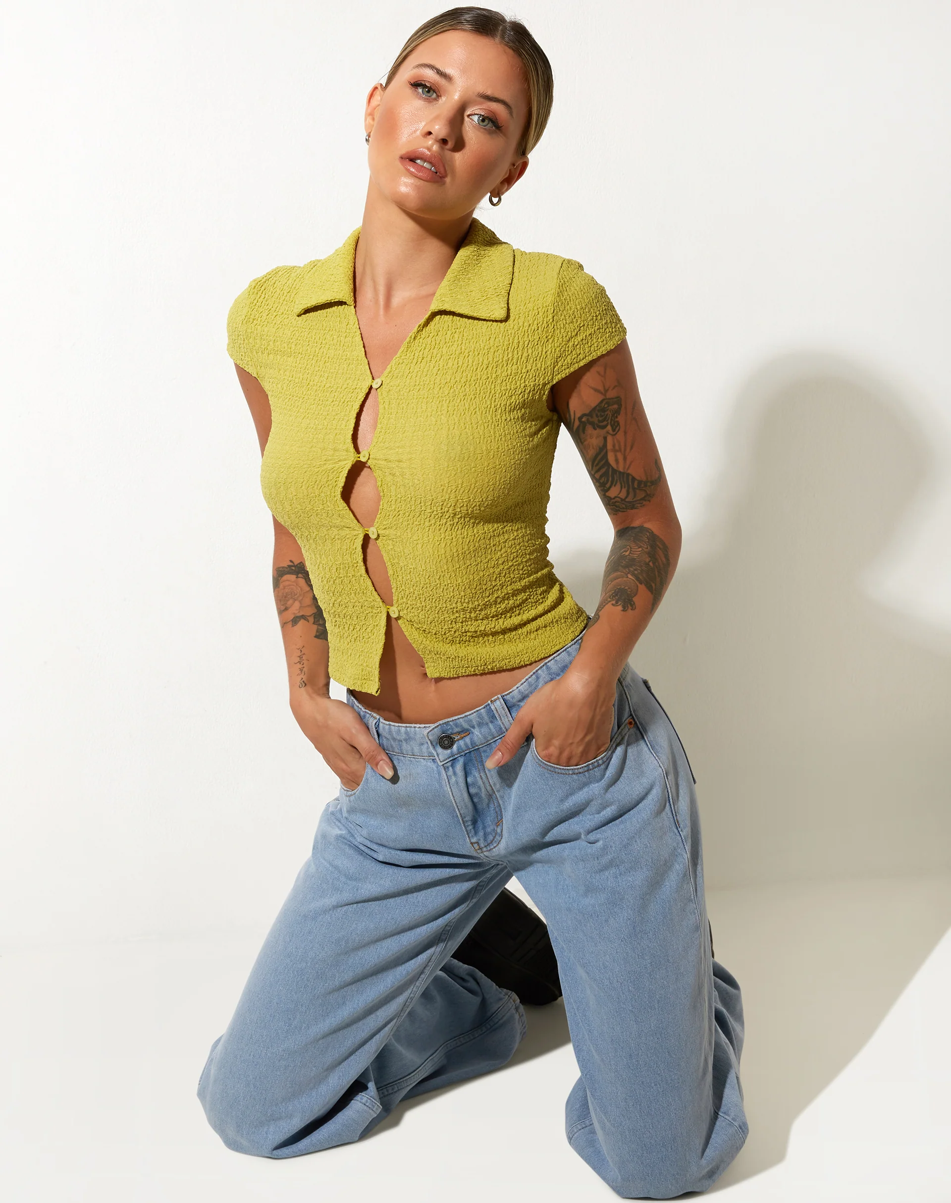 Elva Shirt in Bubble Jersey Olive Oil - Image 4
