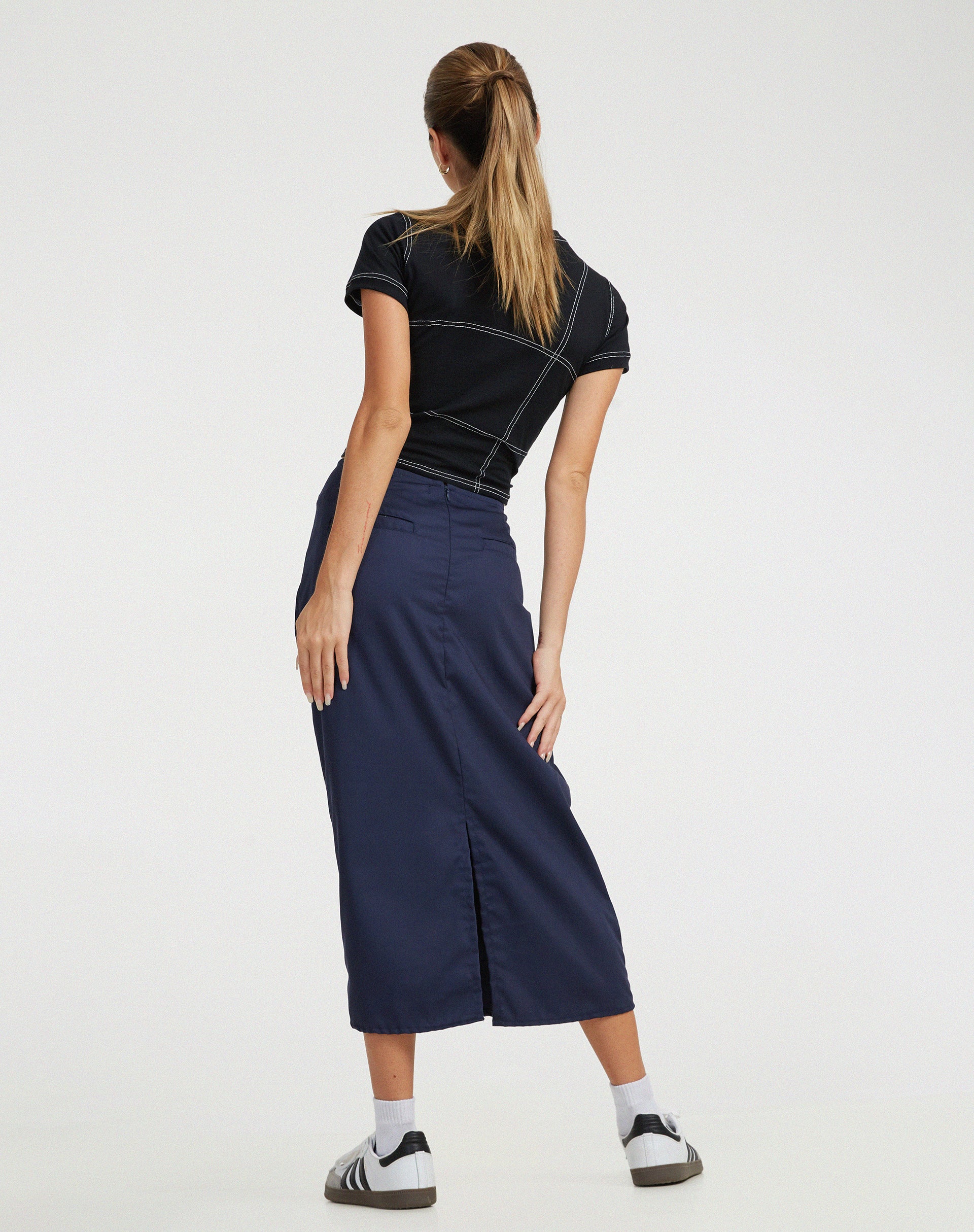 Enore Midi Skirt in Navy - Image 5