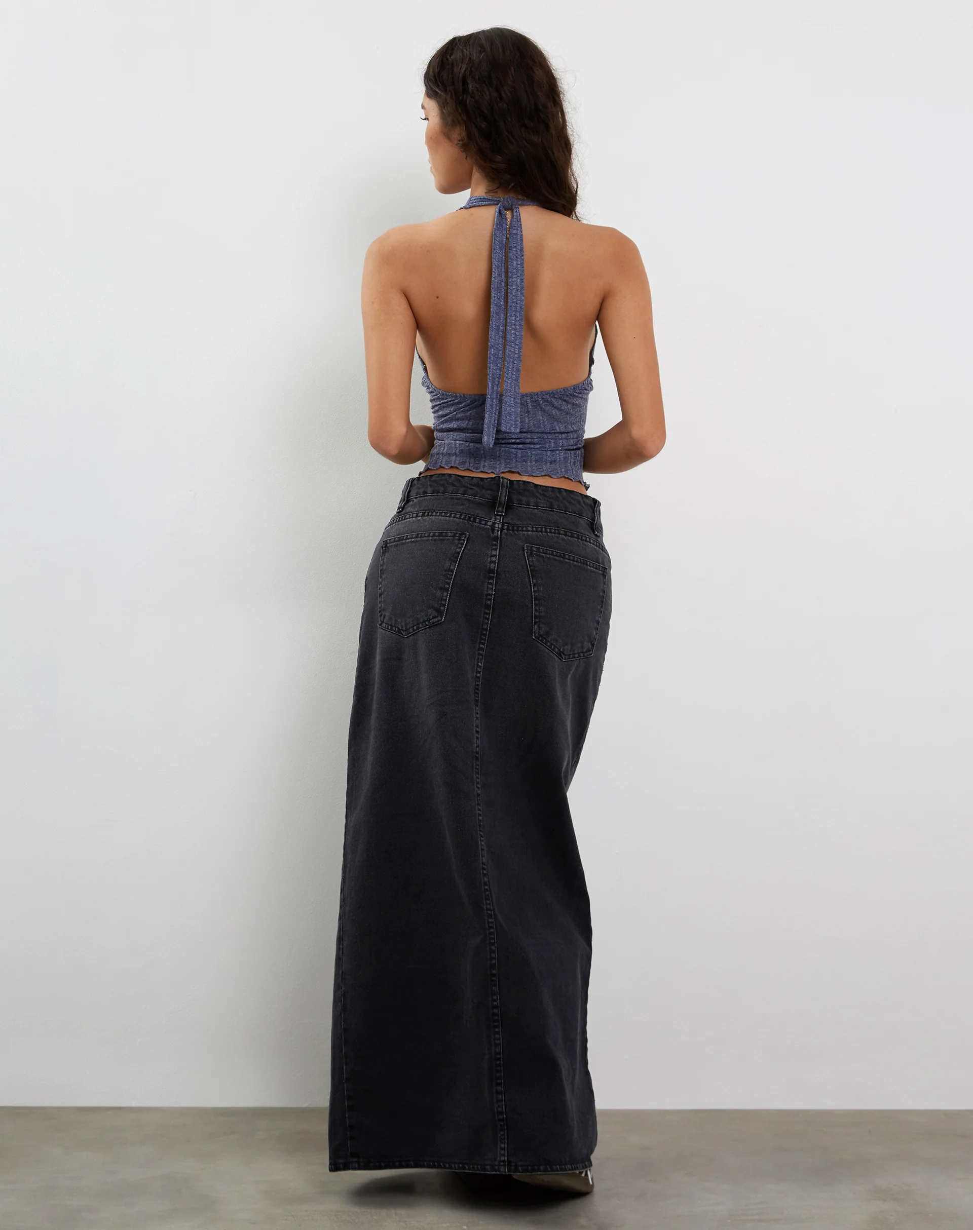 Enzley Knitted Halterneck Top in Navy - Image 4