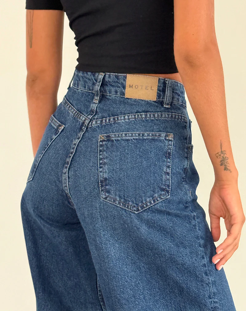 Roomy Extra Wide Jeans in Mid Blue Used - Image 5