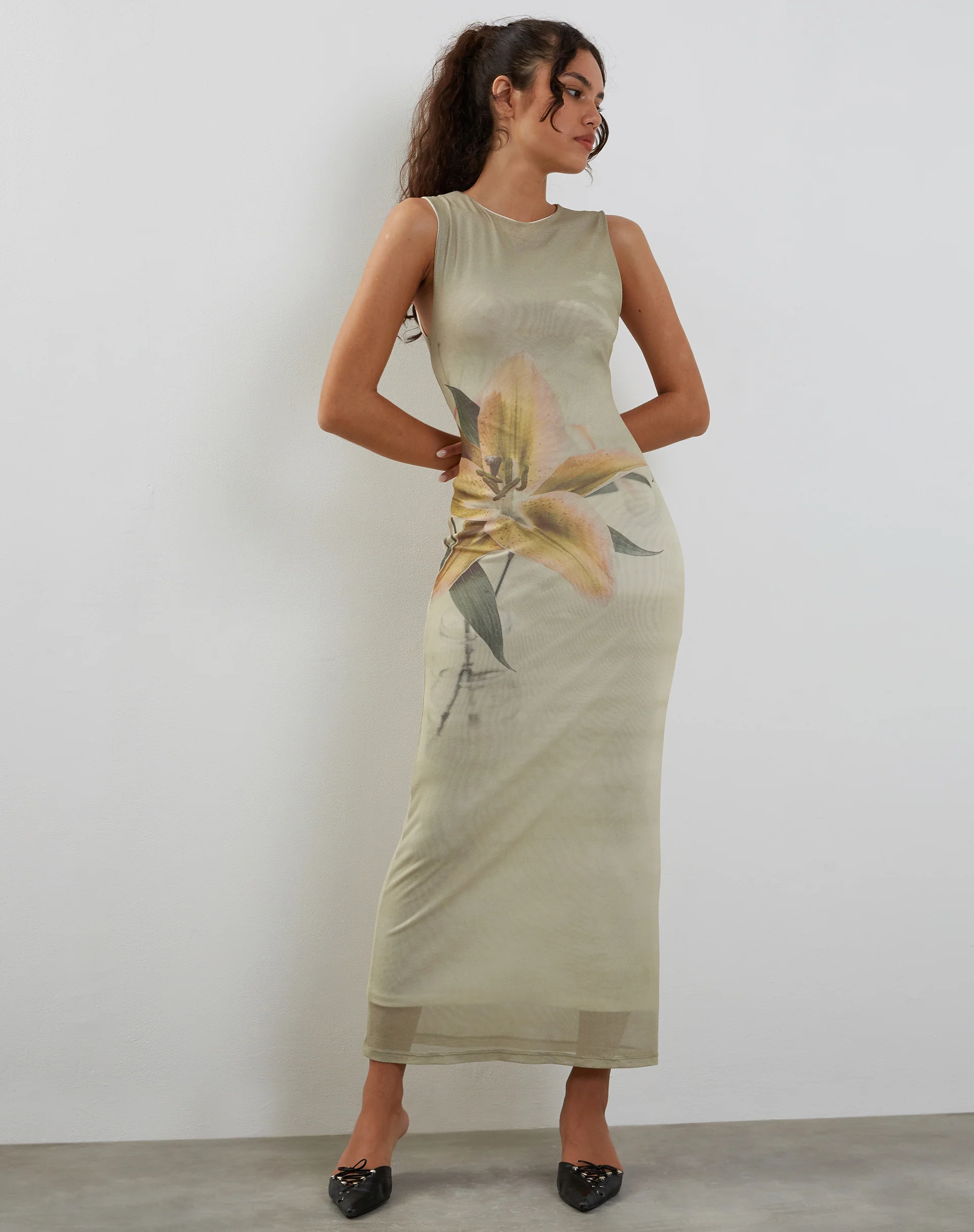 Fayola Printed Maxi Dress in Yellow Lily Print - Image 4