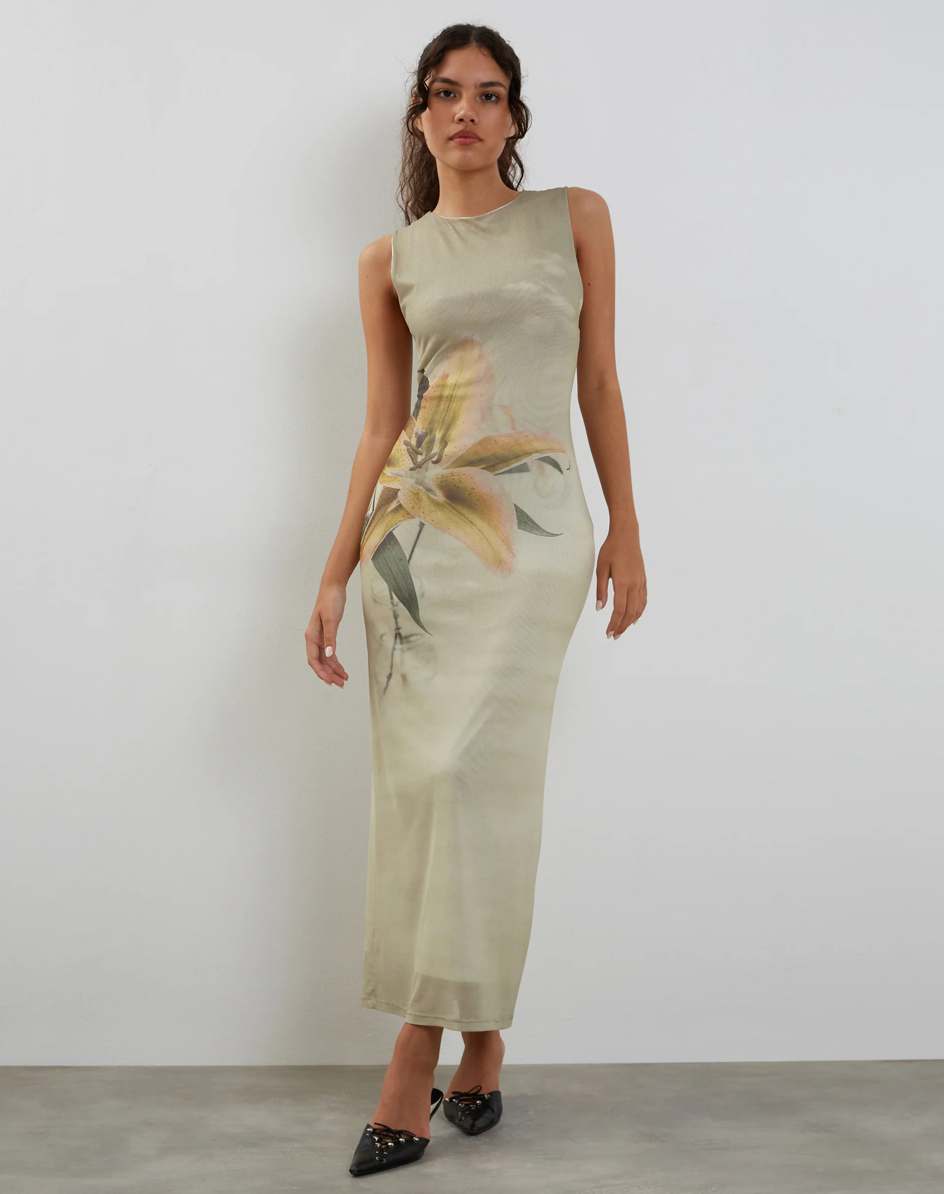 Fayola Printed Maxi Dress in Yellow Lily Print - Image 6