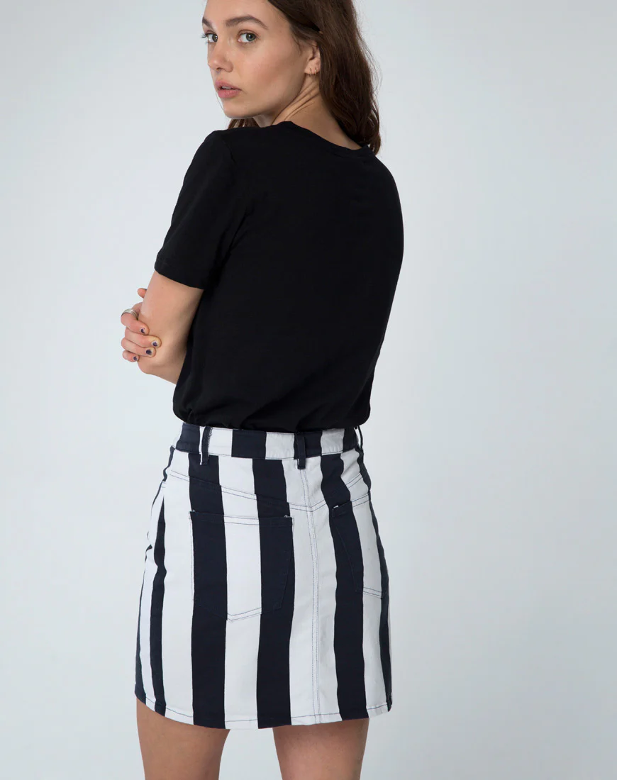 Girl Fit Tee in Mourir D'Amour Black - Image 2