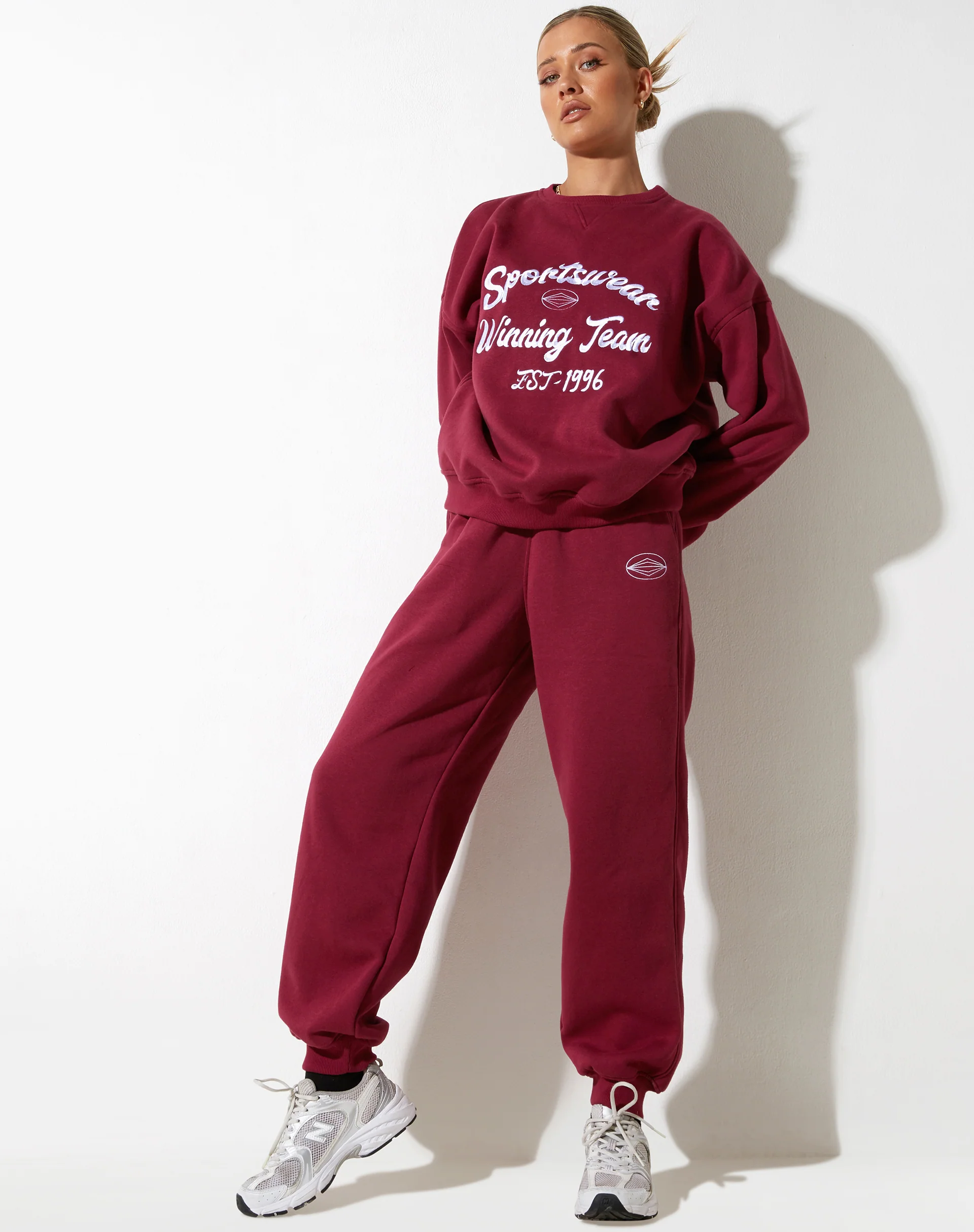 Glan Sweatshirt in Burgundy with 'Winning Team' Embro - Image 3