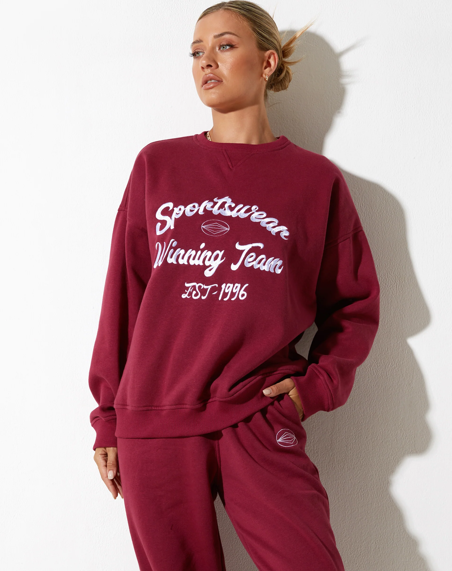 Glan Sweatshirt in Burgundy with 'Winning Team' Embro - Image 6