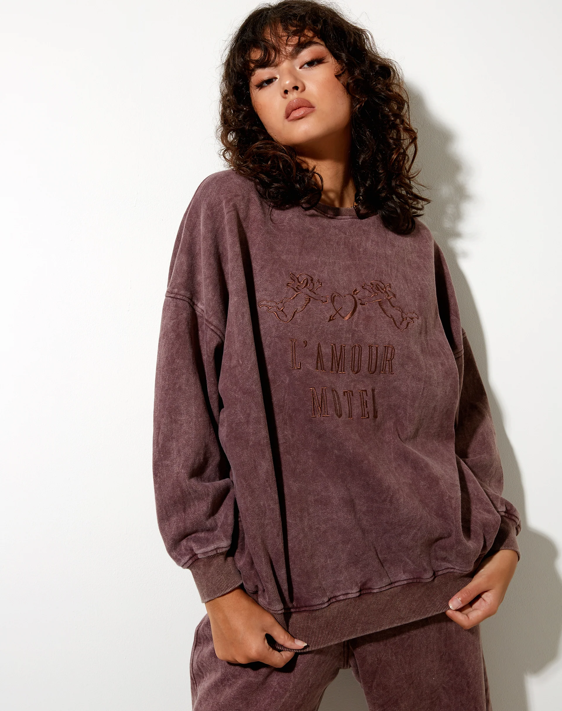 Glo Sweatshirt in Brown Wash L'Amour Motel Embro - Image 3