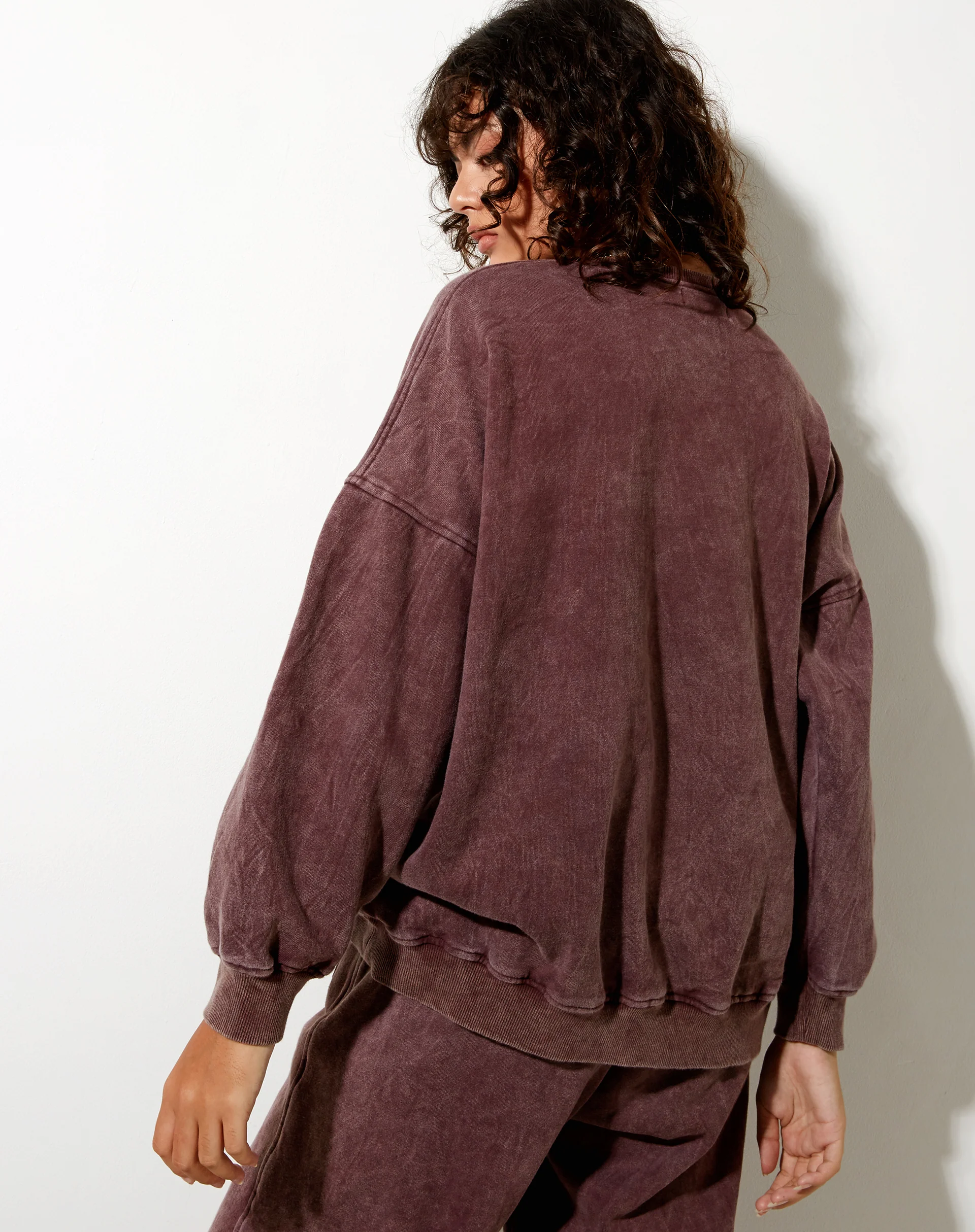 Glo Sweatshirt in Brown Wash L'Amour Motel Embro - Image 4