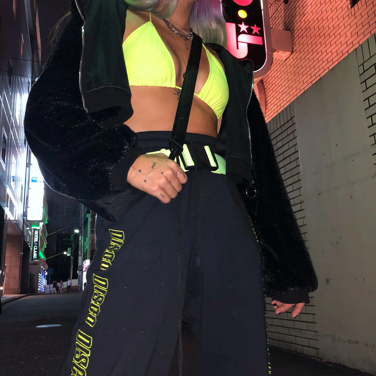 Gwen Bralet in Neon Yellow - Image 3