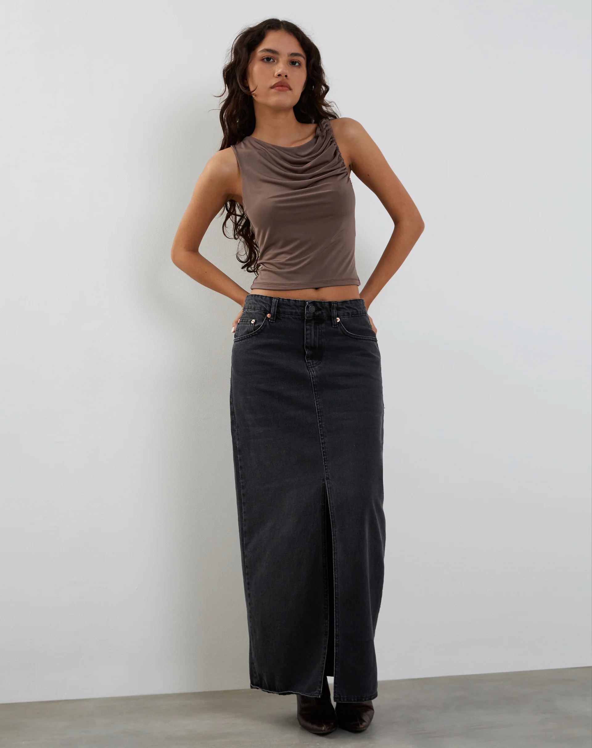 Hagne Vest Top in Mocca - Image 3