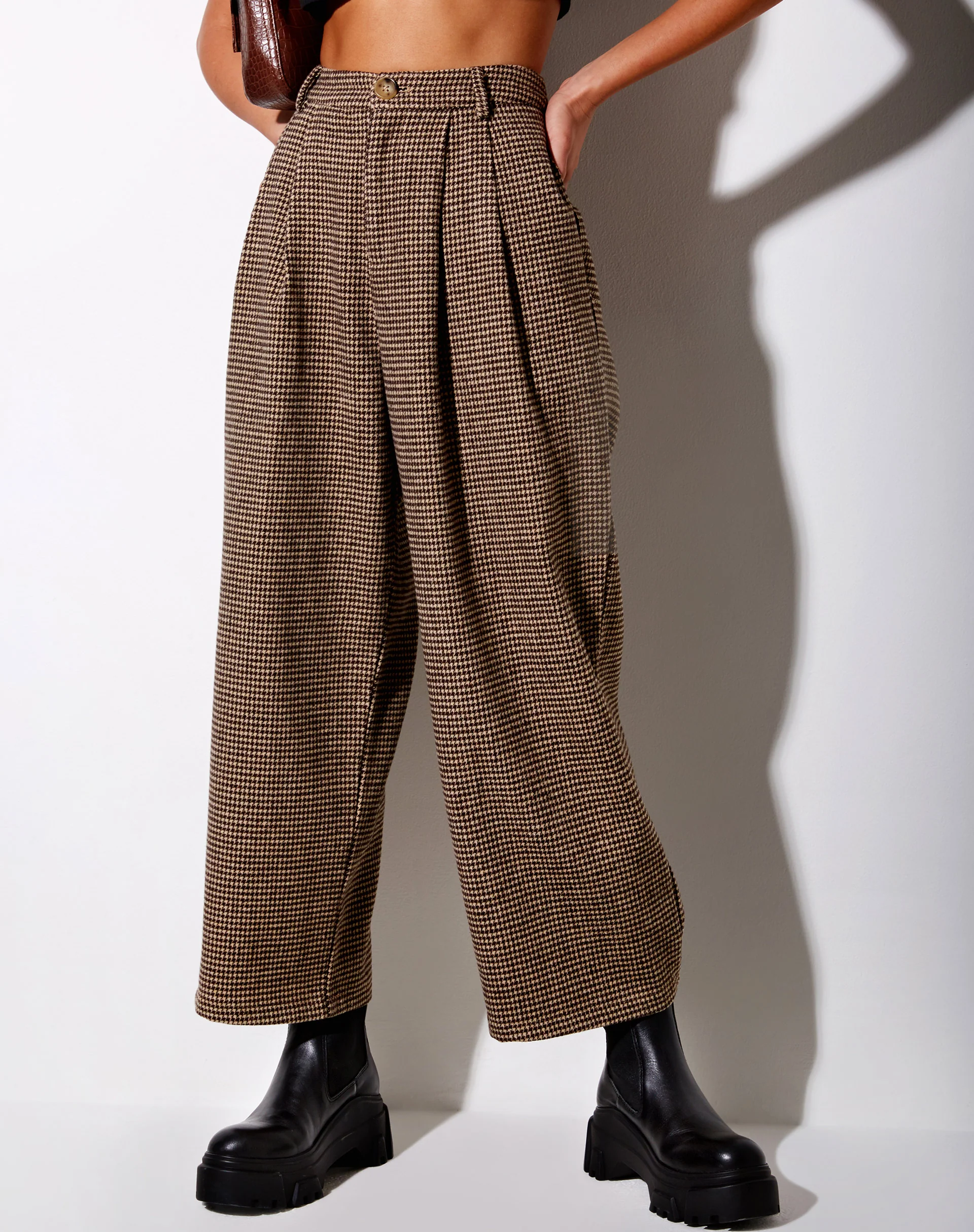 Hatta Culotte Trouser in Houndstooth Brown - Image 2