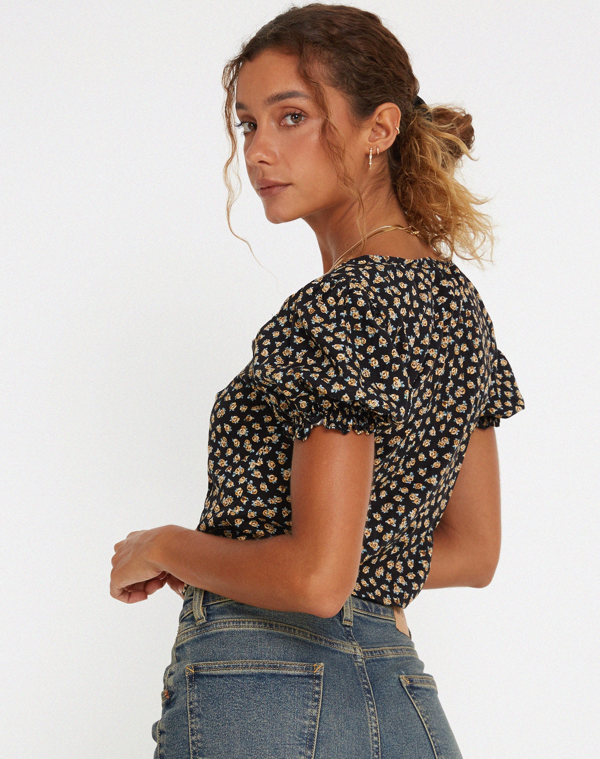 Hindia Cardi in Ditsy Floral Bronze - Image 3