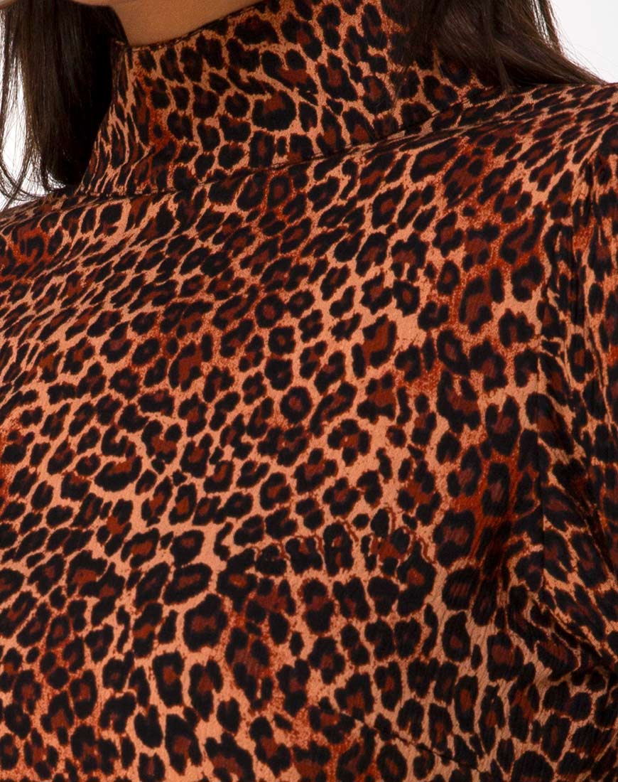 Jasty Crop Top in Crinkle Ditsy Leopard Orange - Image 5