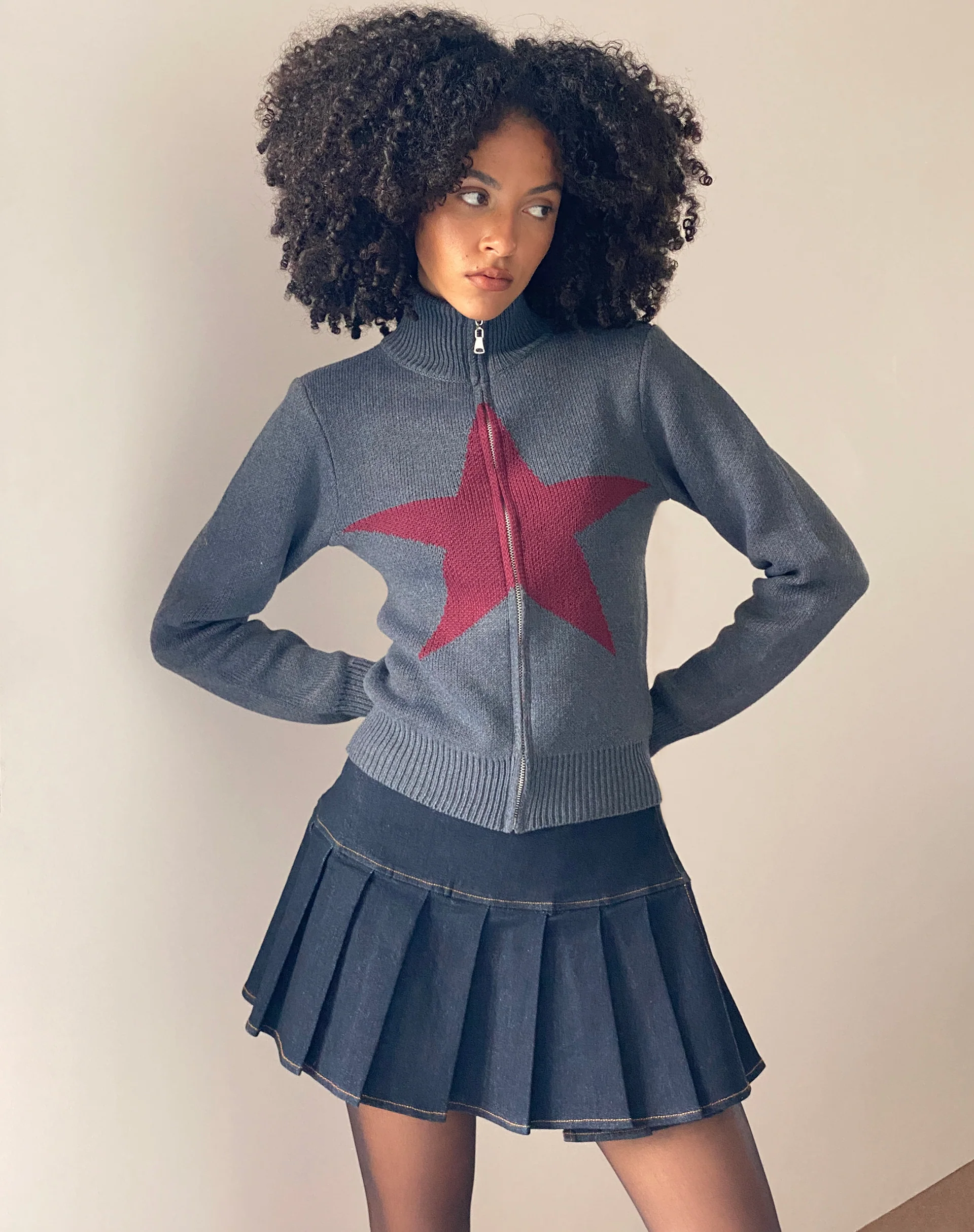 Jimena Zip Through Cardigan in Grey with Burgundy Star Motif - Image 4