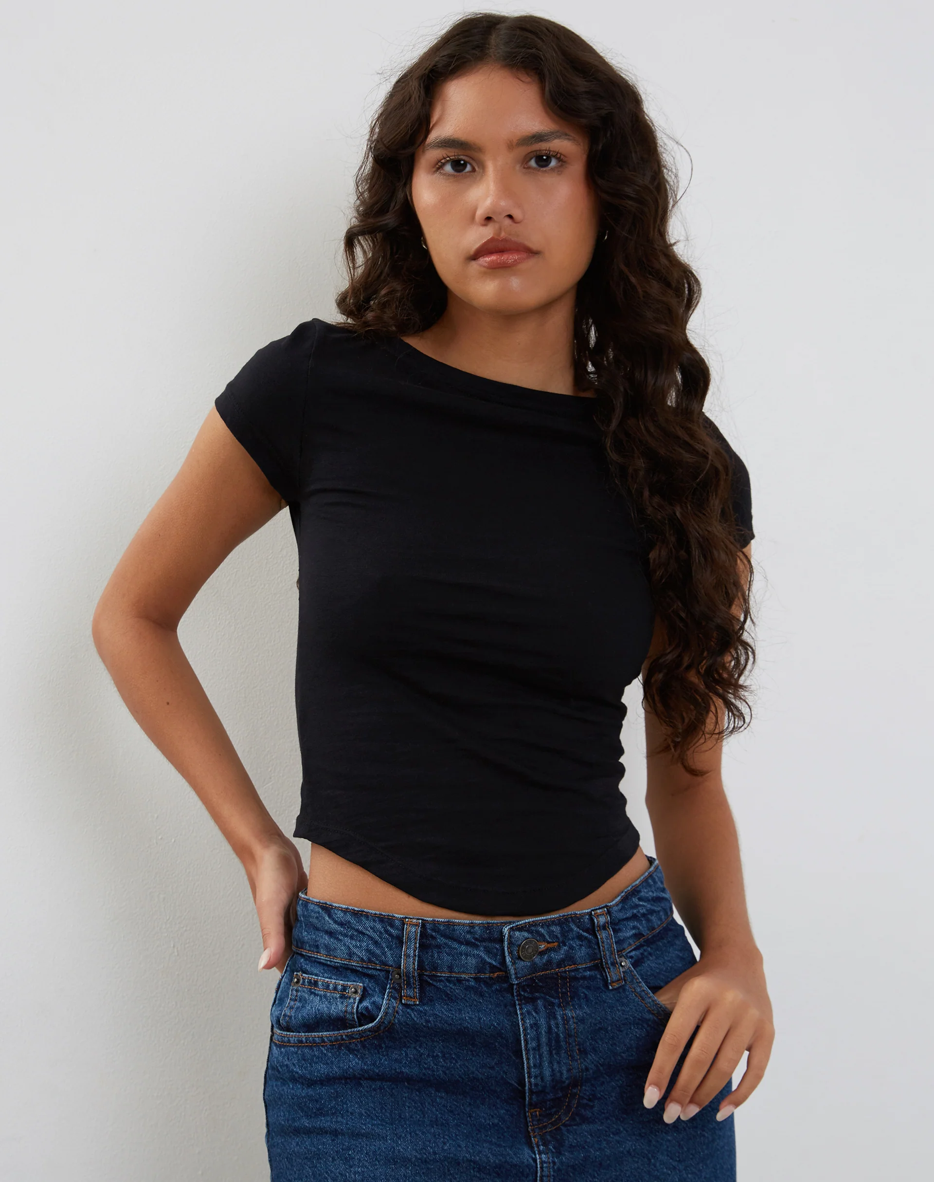 Jojes Jersey Tee in Black - Image 4
