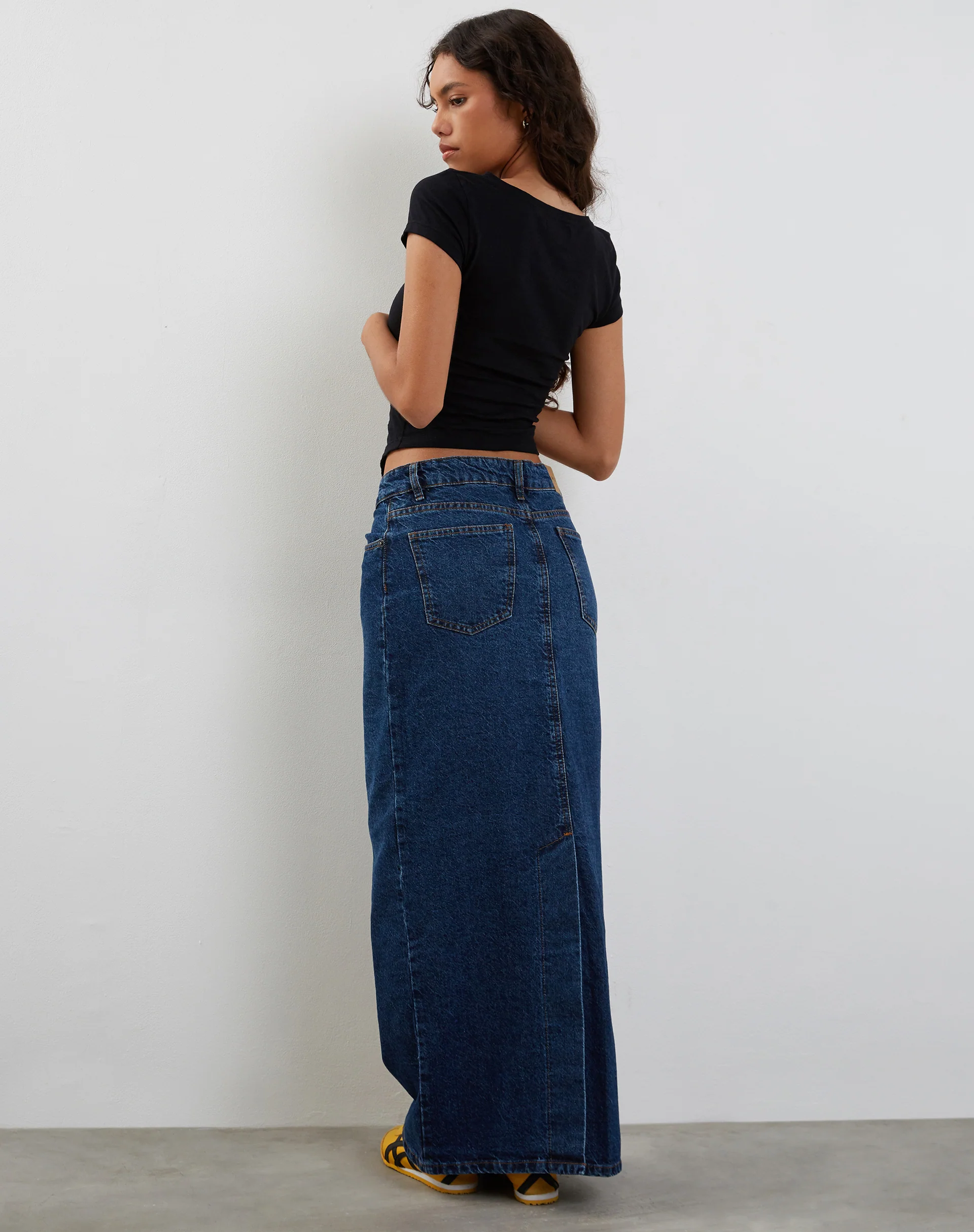 Jojes Jersey Tee in Black - Image 5