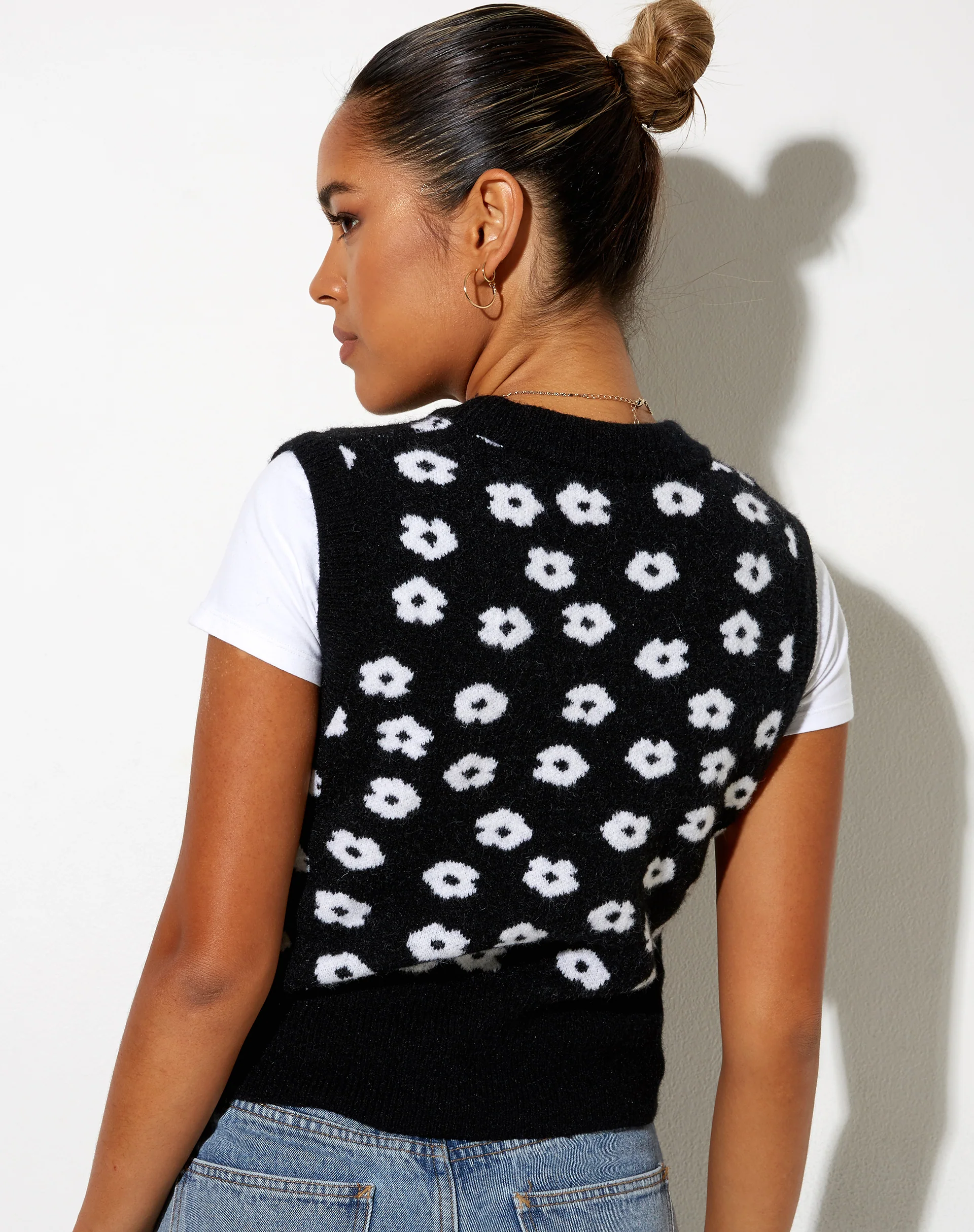 Joker Vest Top in Knit Black Daisy White - Image 5