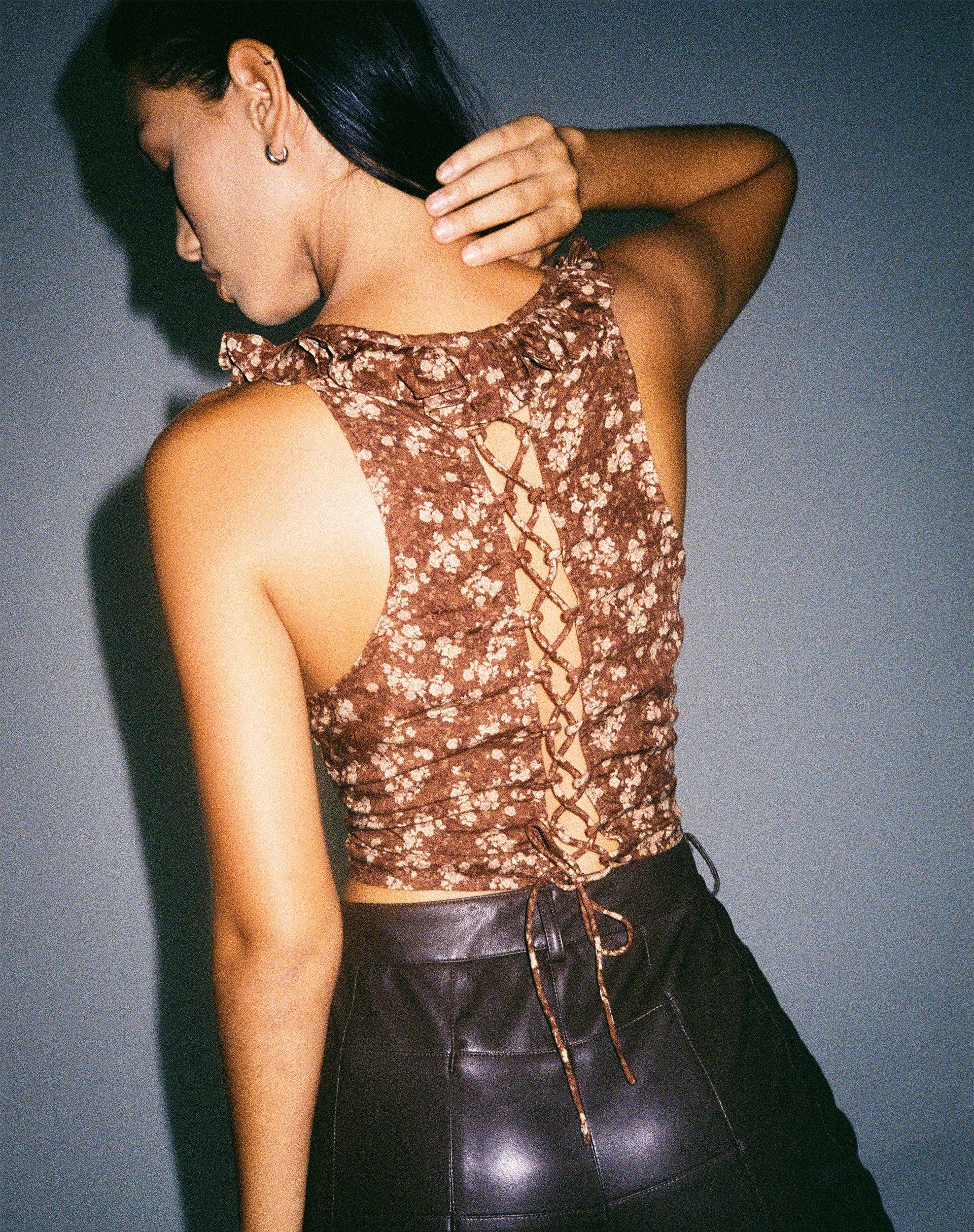 Julka Cami Top in Earthy Floral Brown - Image 2