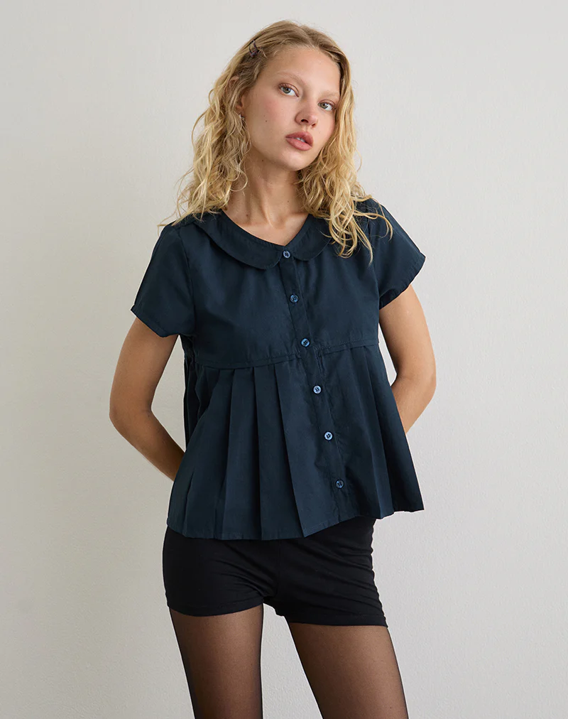 Kaelis Pleated Blouse in Poplin Dark Navy - Image 3