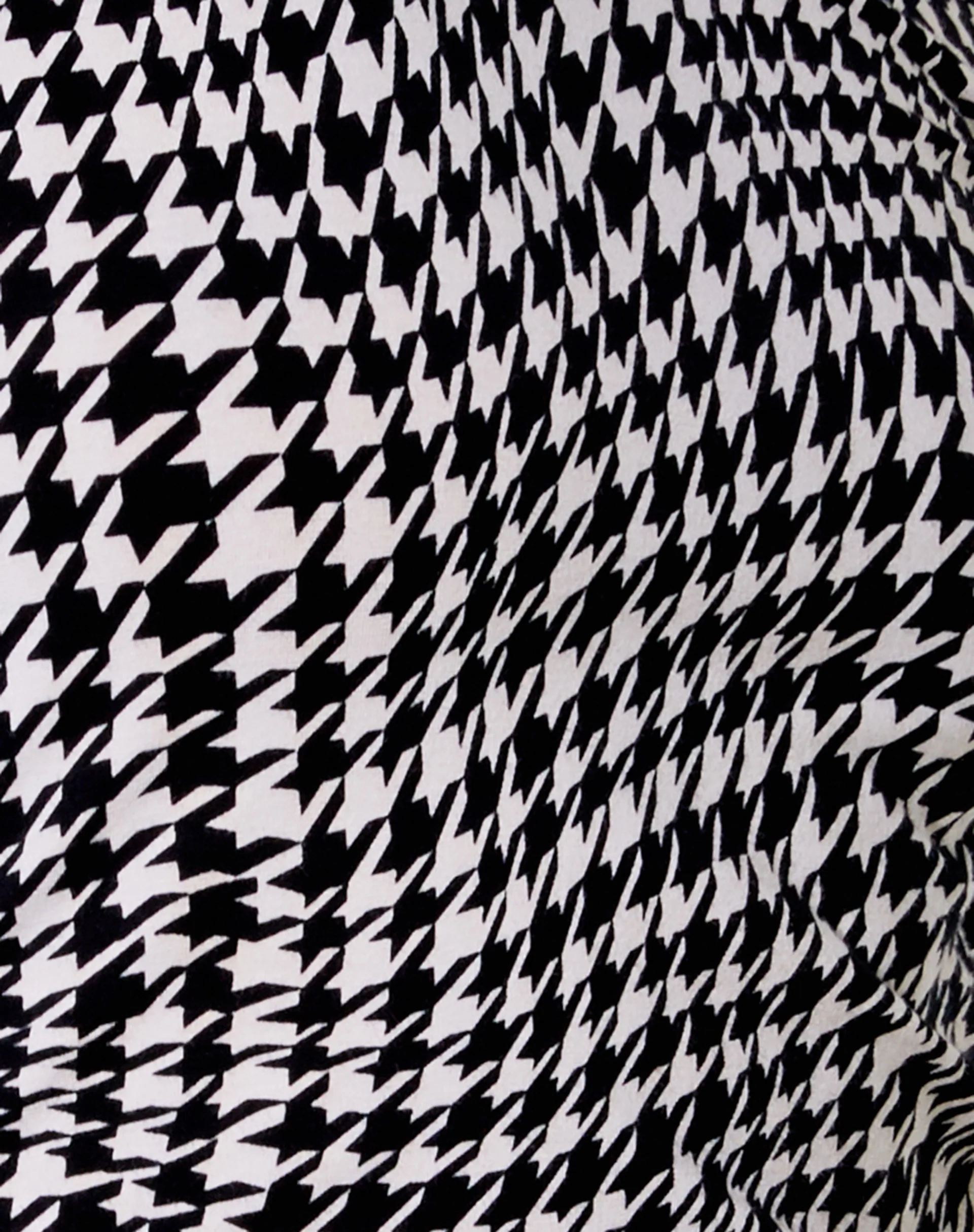 Kamora Mini Dress in Wavey Dogtooth - Image 5