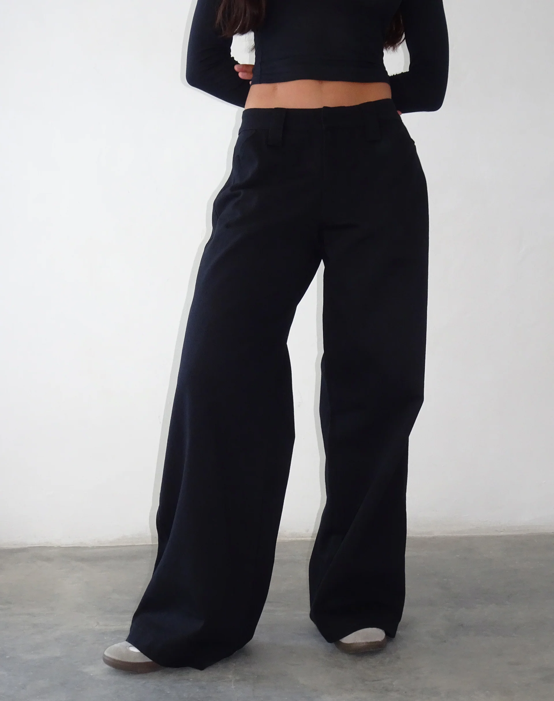 Kaomy Wide Leg Trouser in Black - Image 3