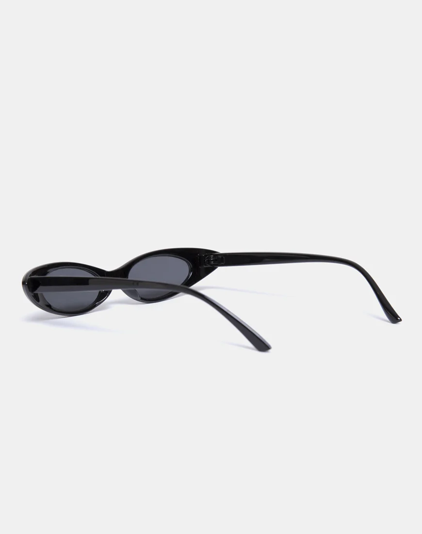 Kourt Sunglasses in Black - Image 2