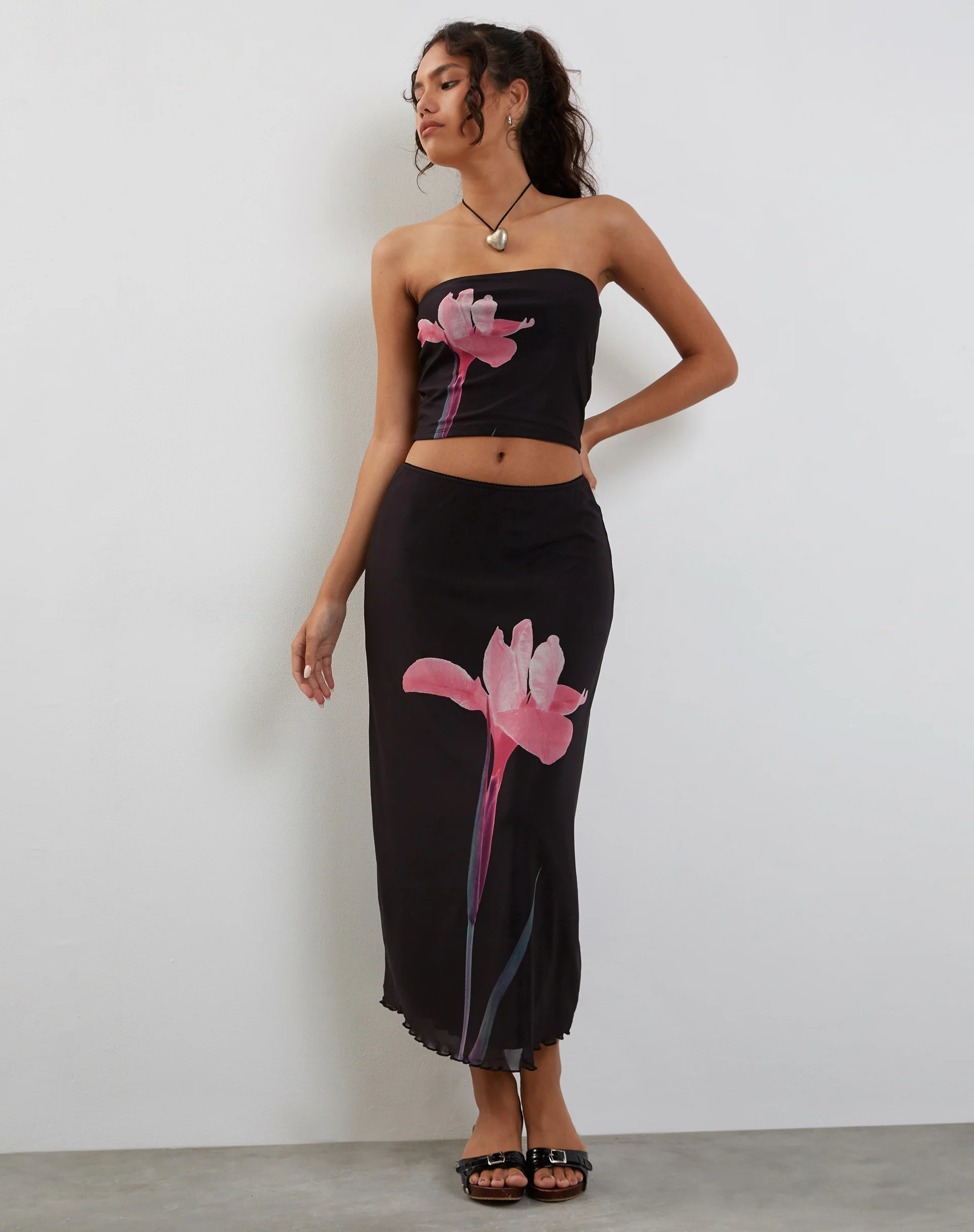 Lassie Midi Skirt in Black with Pink Flower Placement - Image 4