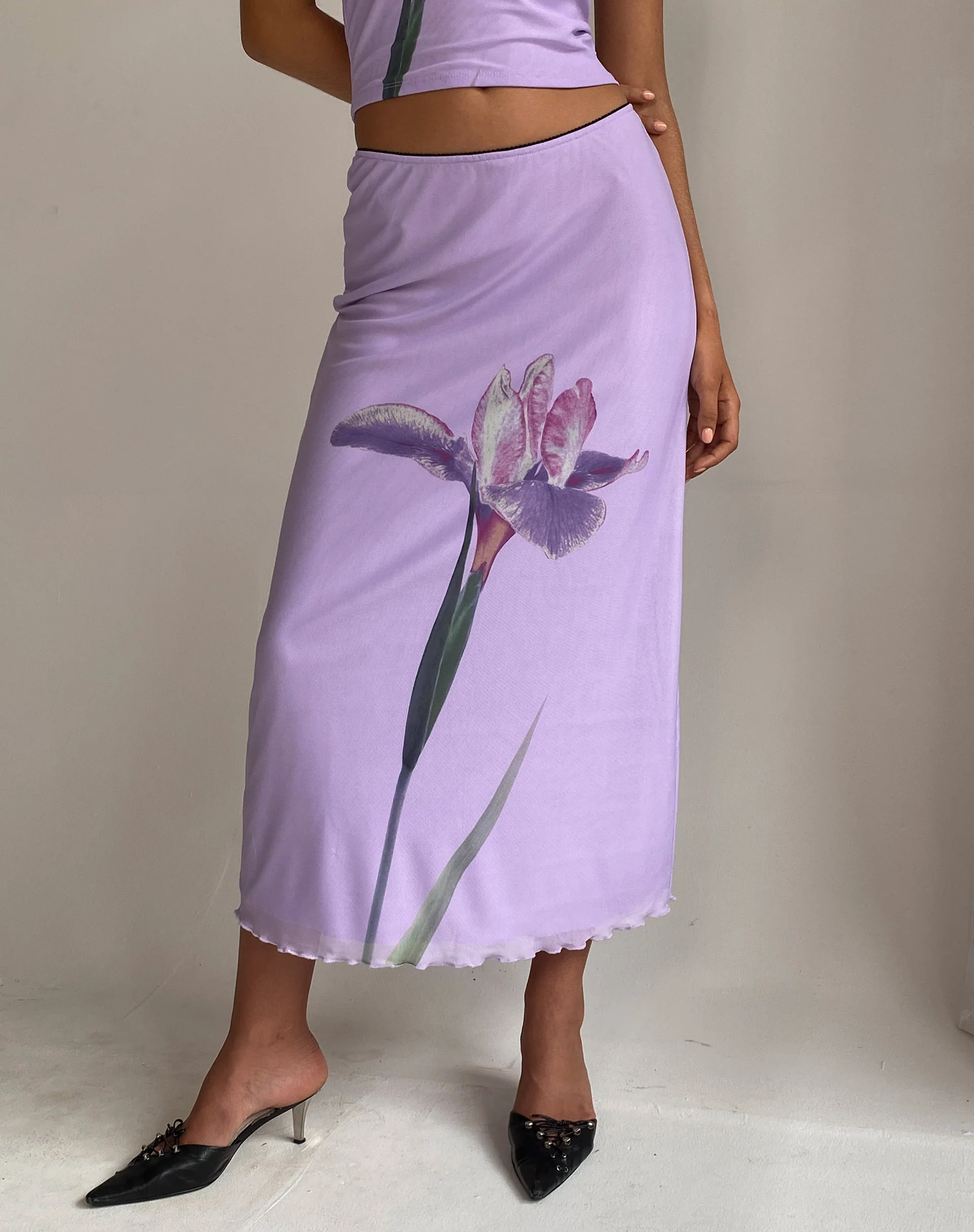Lassie Midi Skirt in Lilac Flower Placement - Image 2