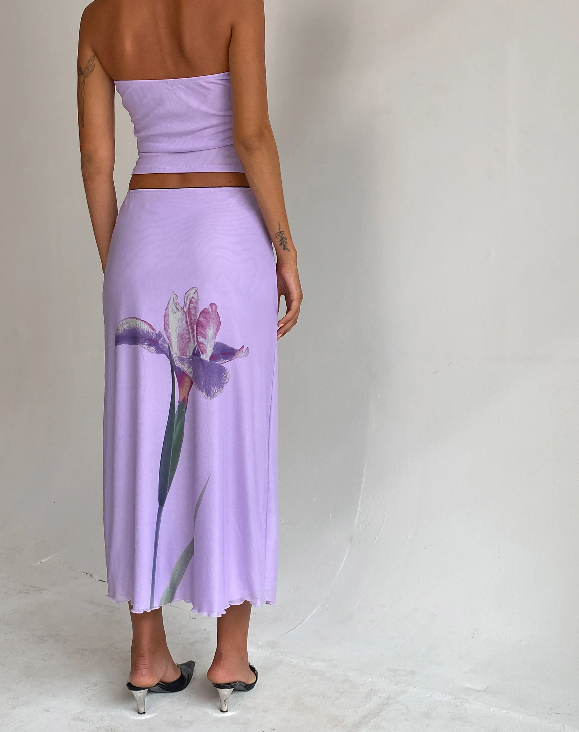 Lassie Midi Skirt in Lilac Flower Placement - Image 3