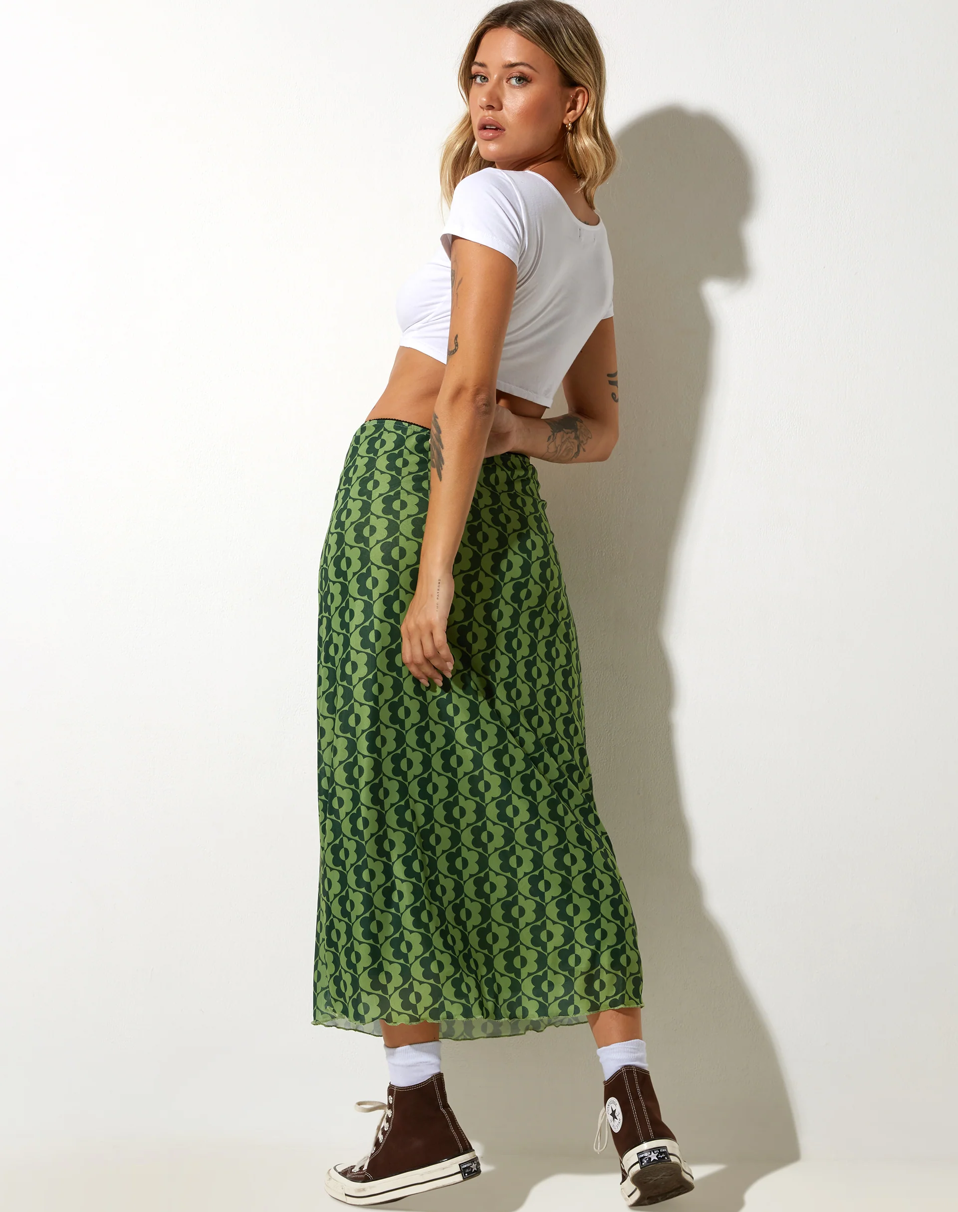 Lassie Midi Skirt in Wavy Daisy Green - Image 4