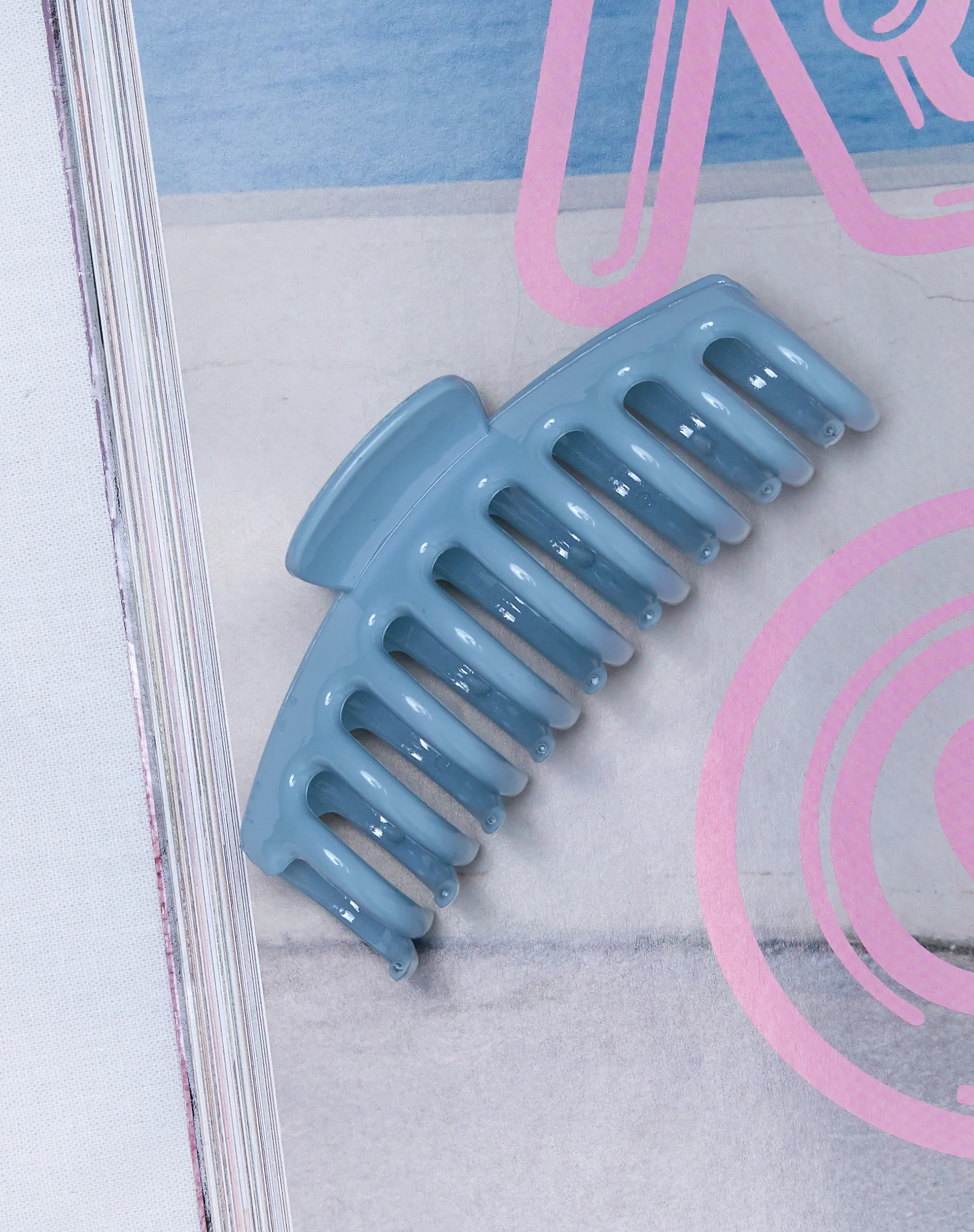 Lenta Hair Claw in Blue - Image 2