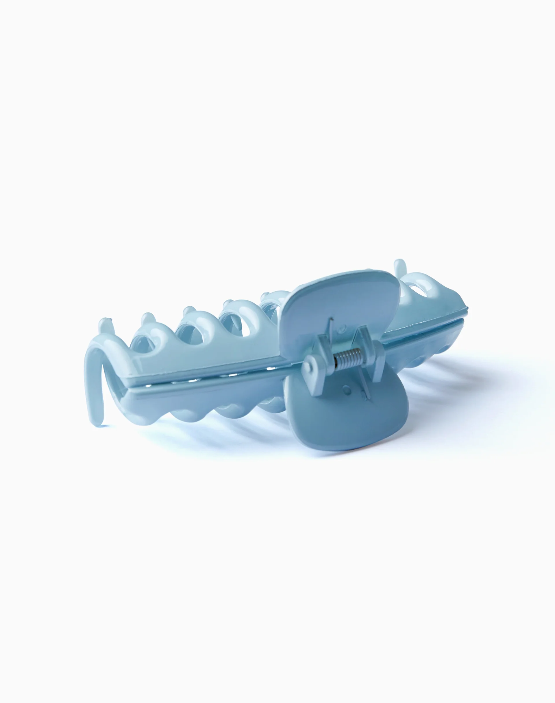 Lenta Hair Claw in Blue - Image 5