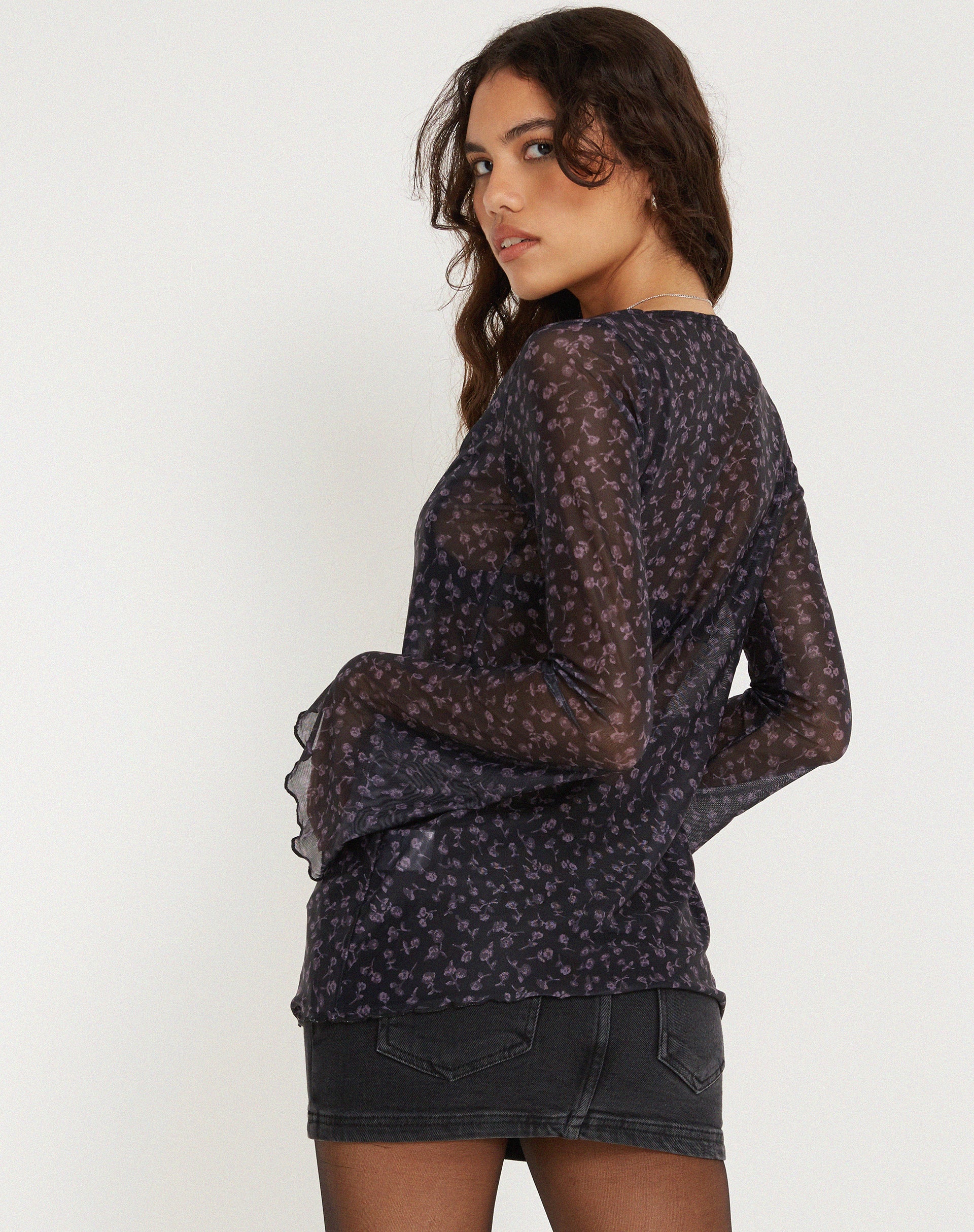 Leony Cardi in Dark Ditsy Rose Black - Image 3