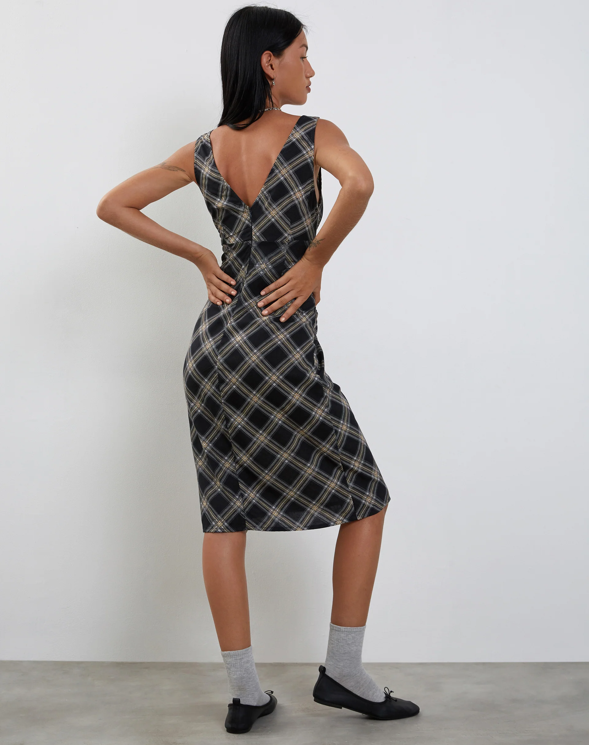 Lieva Midi Dress in Black and Grey Check - Image 5