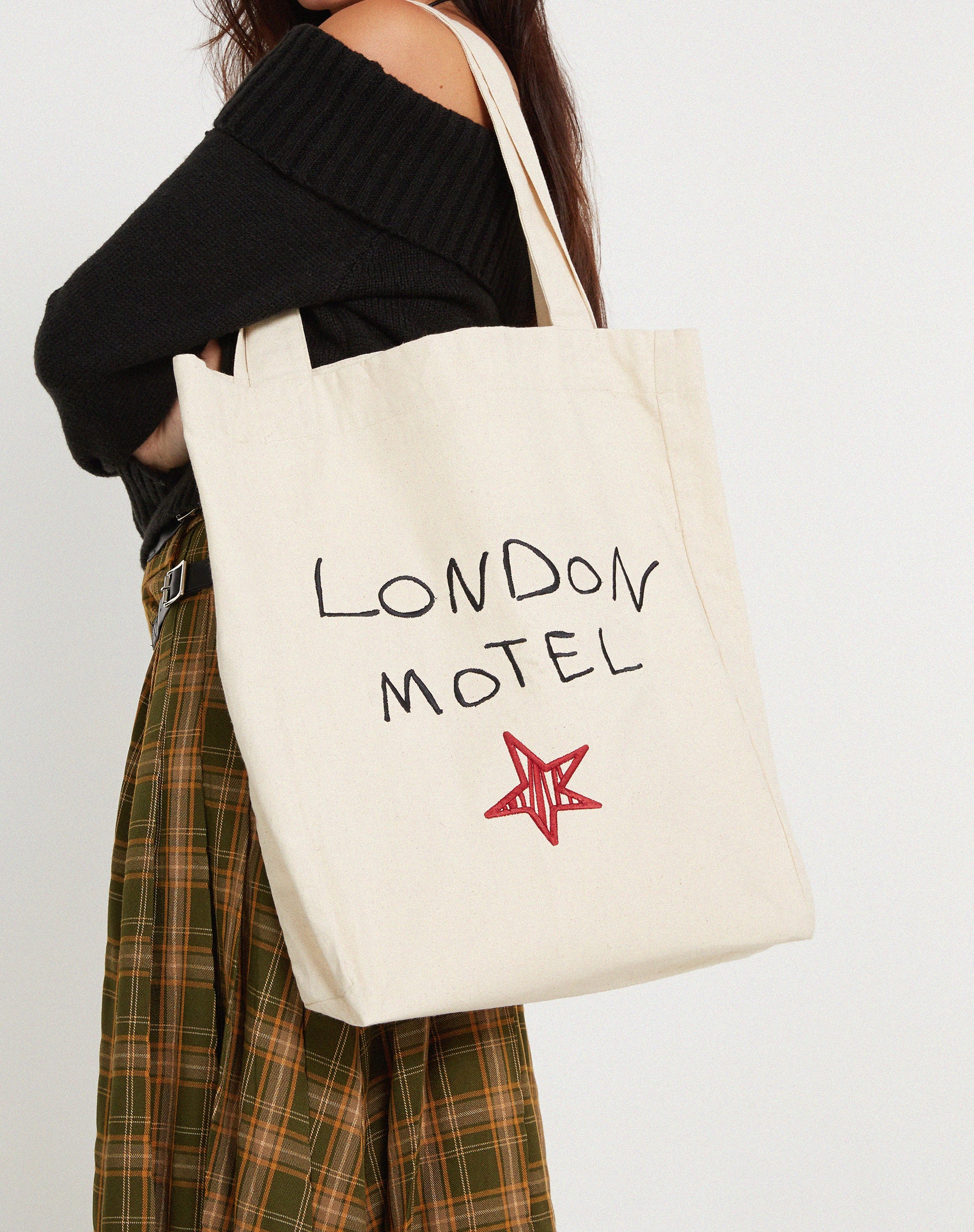 London Tote Bag in Ecru London Motel Embro - Image 2