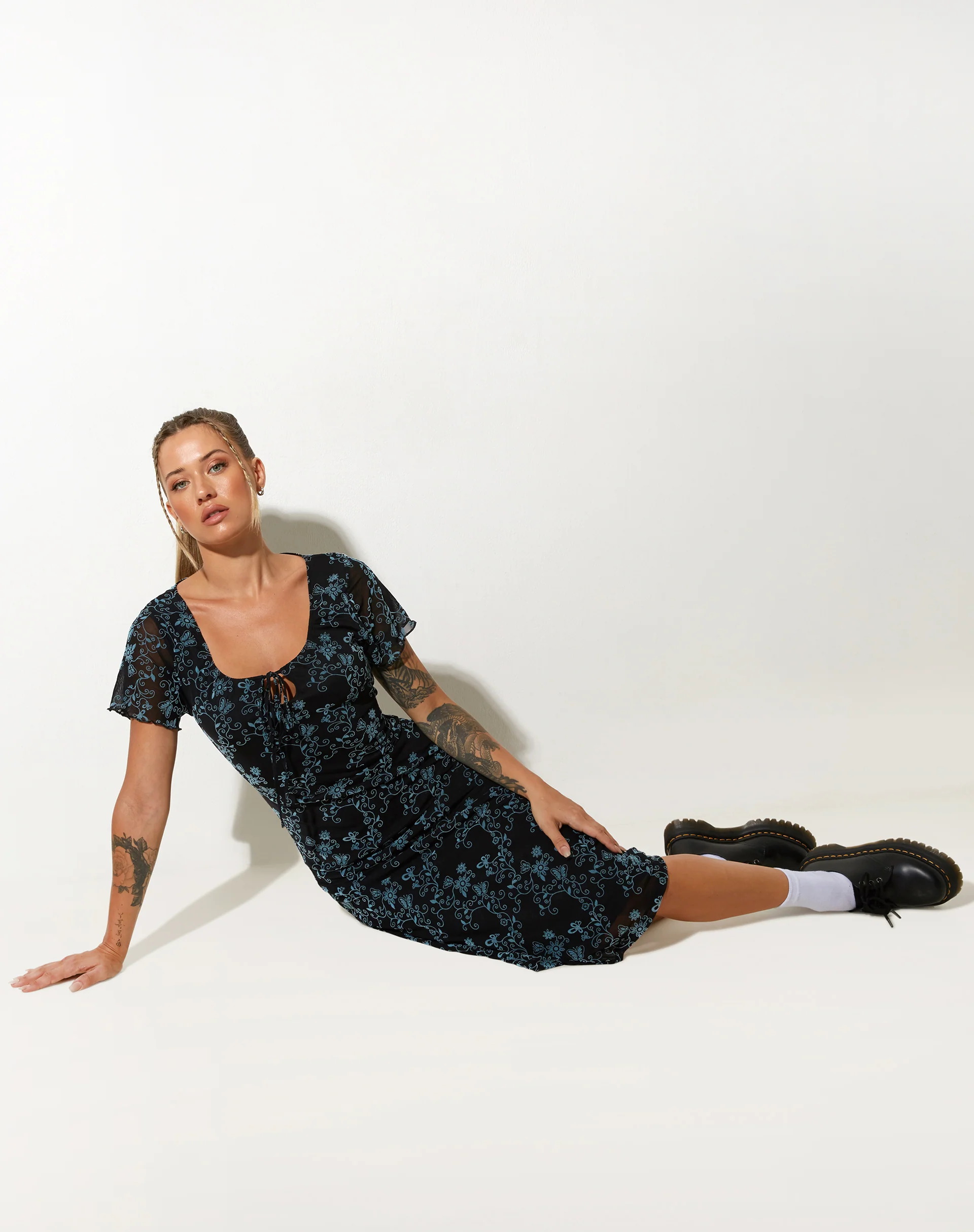 Lorani Midi Dress in Butterfly Vine Flock Blue - Image 3